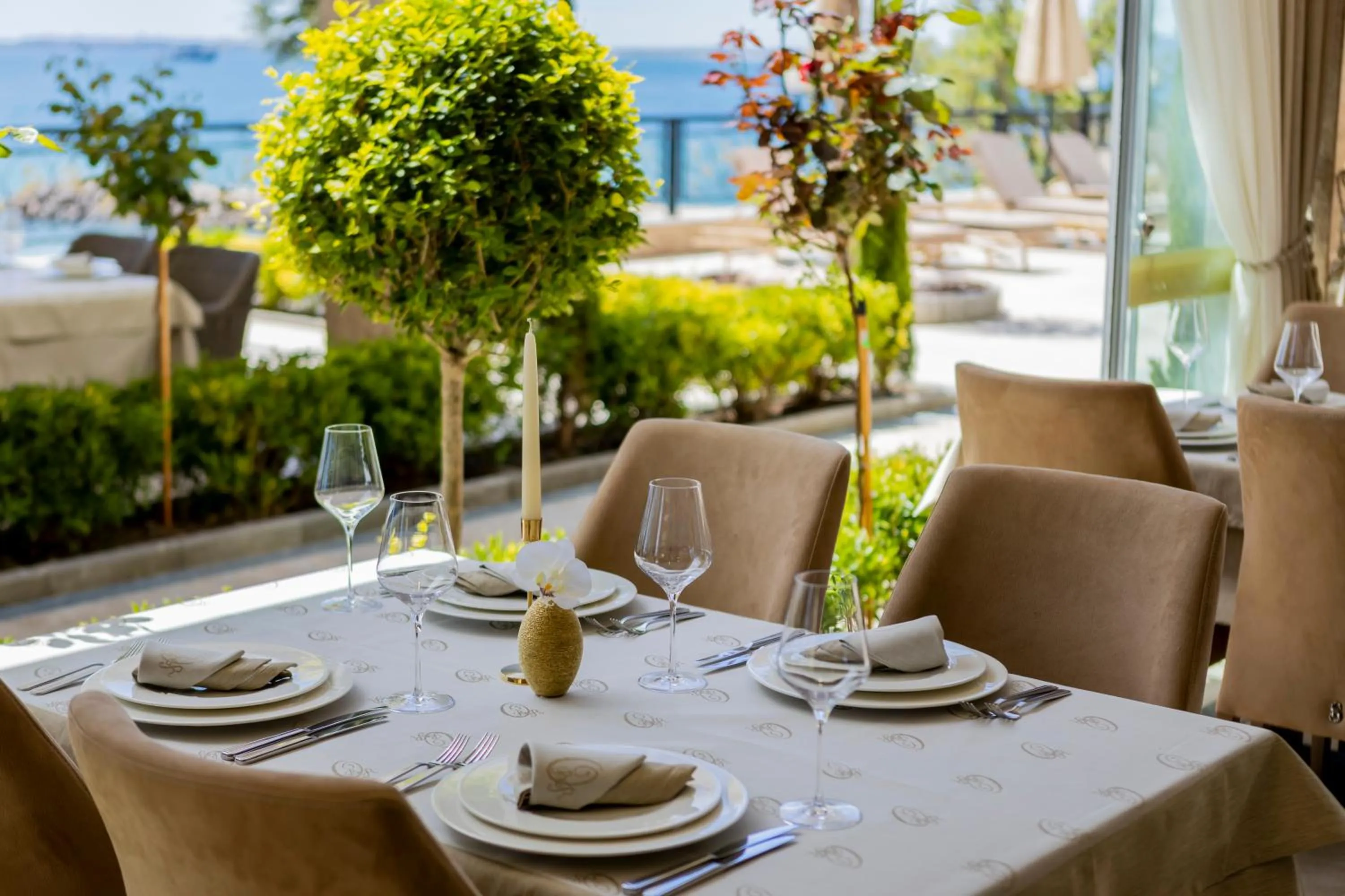 Restaurant/places to eat in Onyx Beach Residence - Free Beach Access & Parking