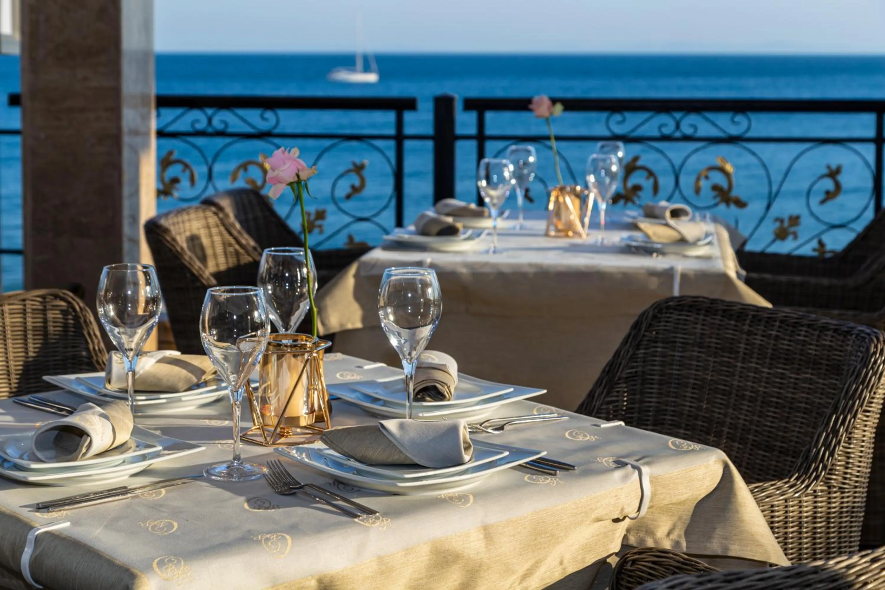 Restaurant/places to eat in Onyx Beach Residence - Free Beach Access & Parking