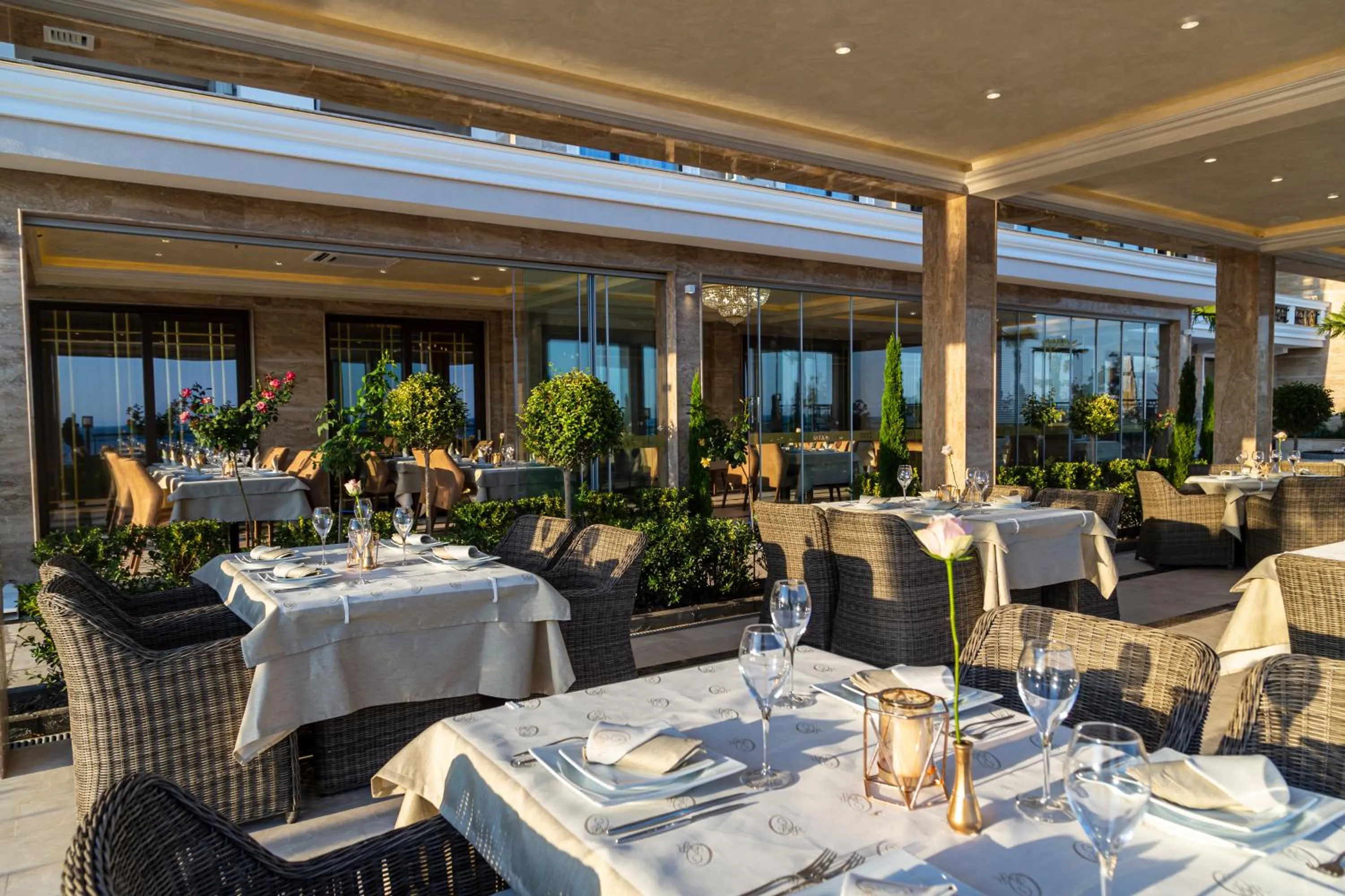 Restaurant/places to eat in Onyx Beach Residence - Free Beach Access & Parking