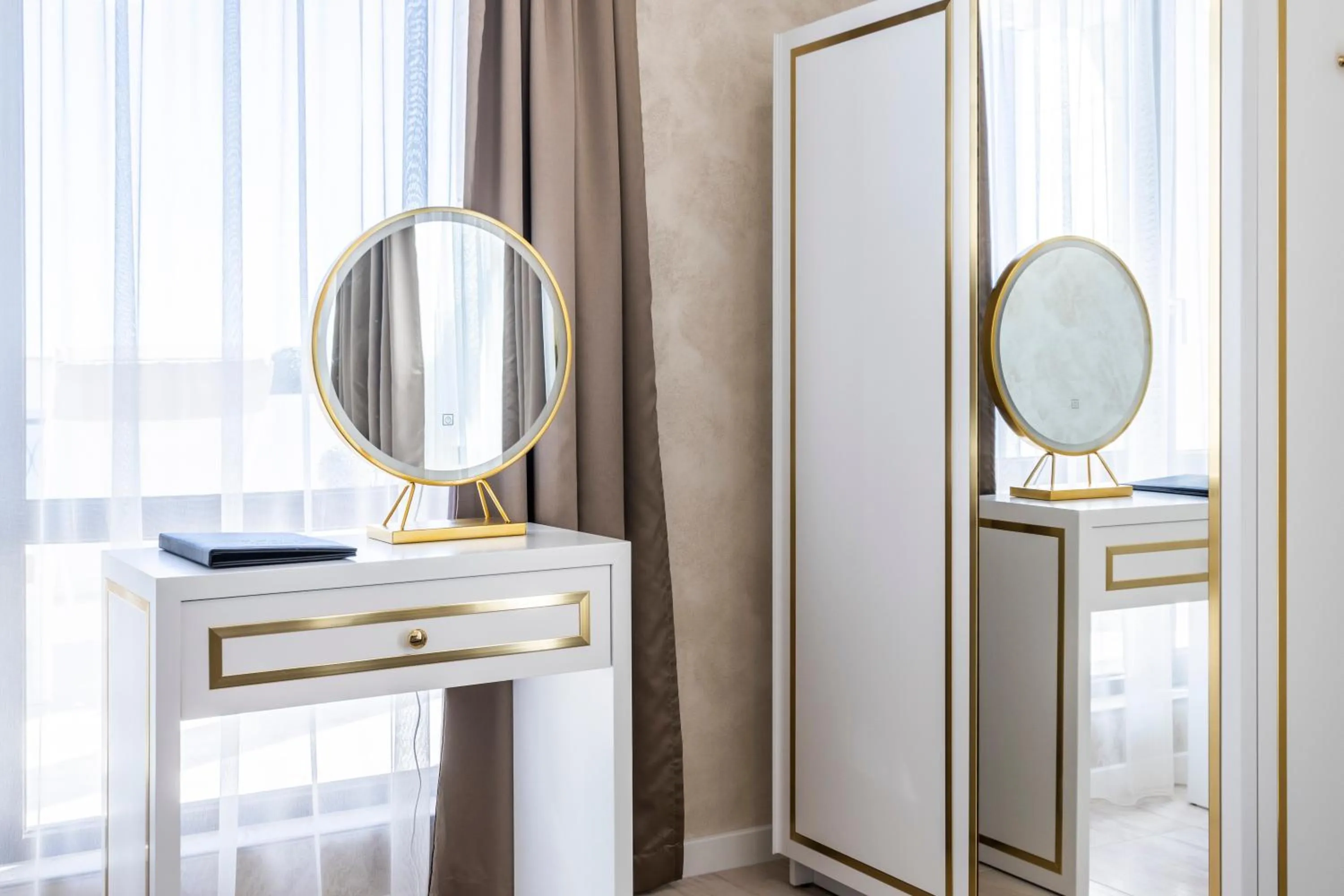 wardrobe in Onyx Beach Residence - Free Beach Access & Parking