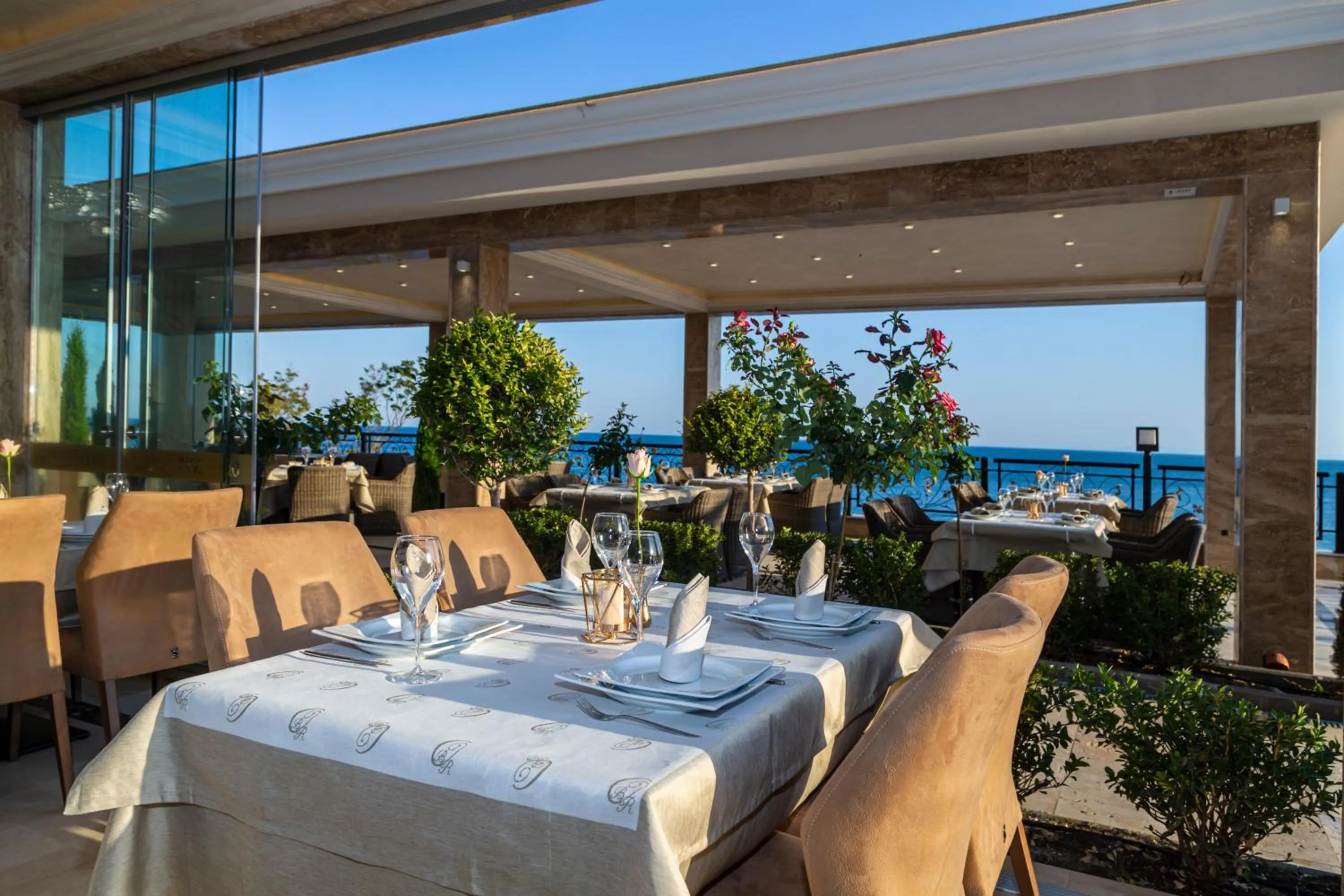 Restaurant/places to eat in Onyx Beach Residence - Free Beach Access & Parking