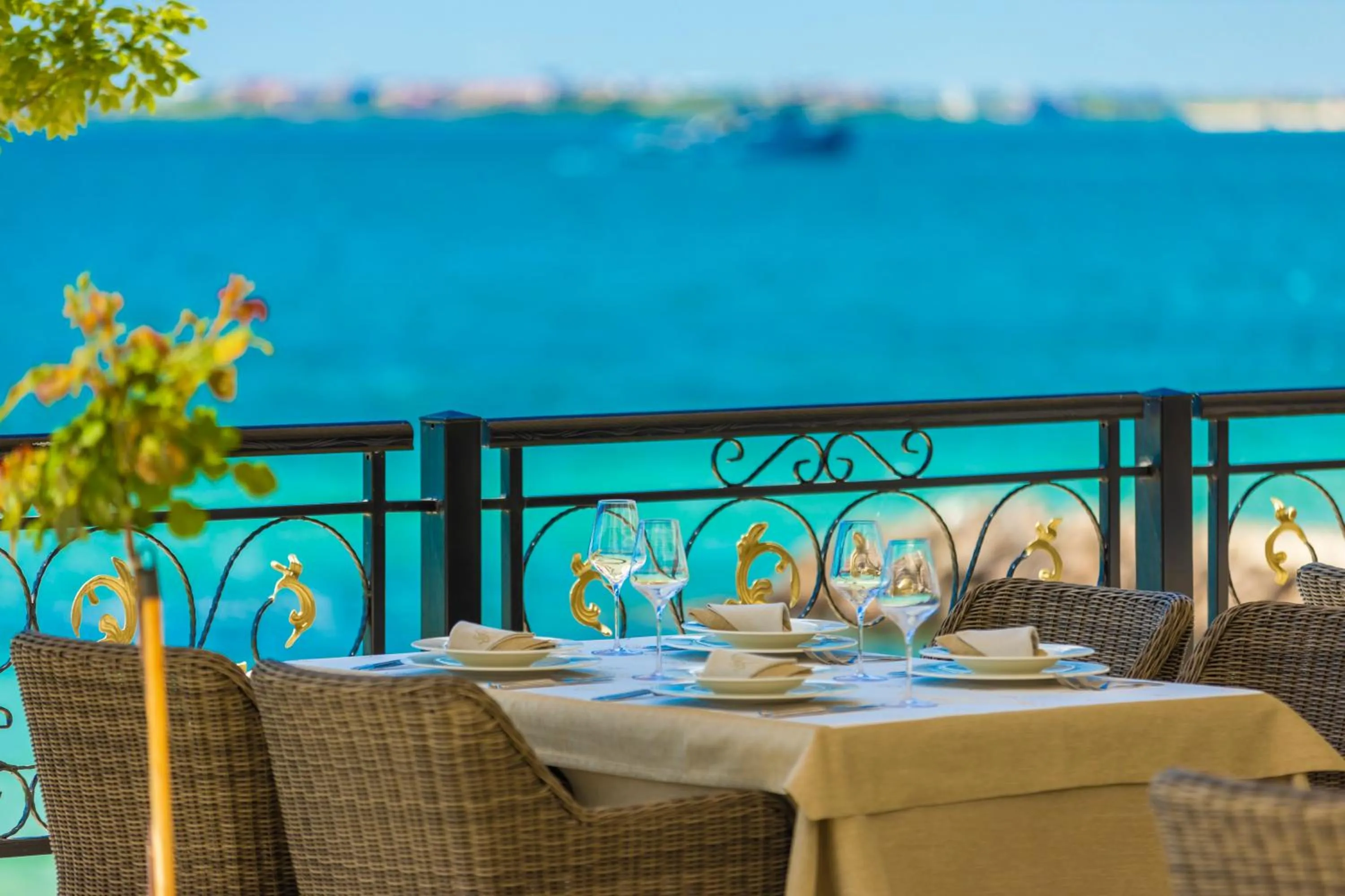 Restaurant/places to eat in Onyx Beach Residence - Free Beach Access & Parking