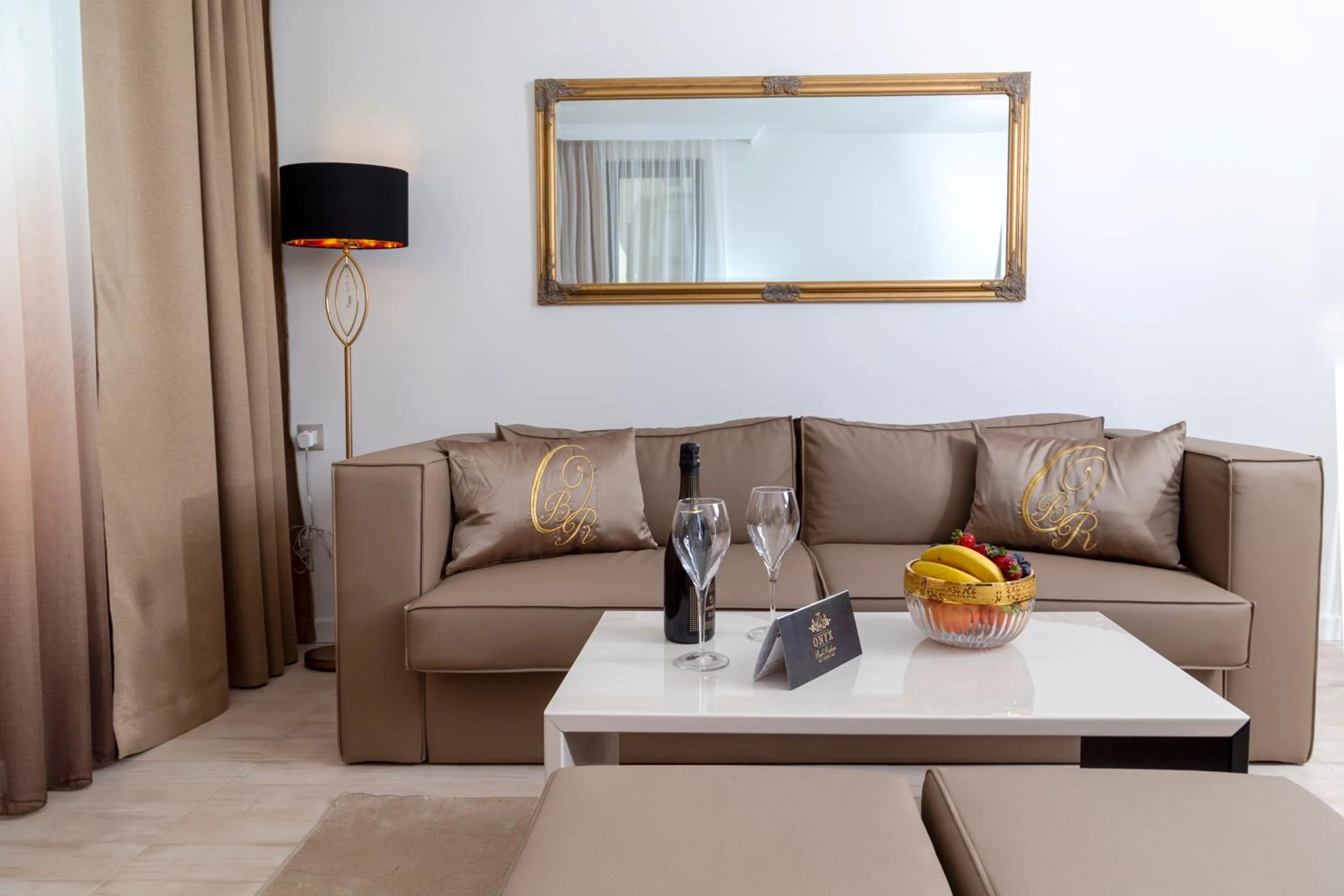 Communal lounge/ TV room in Onyx Beach Residence - Free Beach Access & Parking