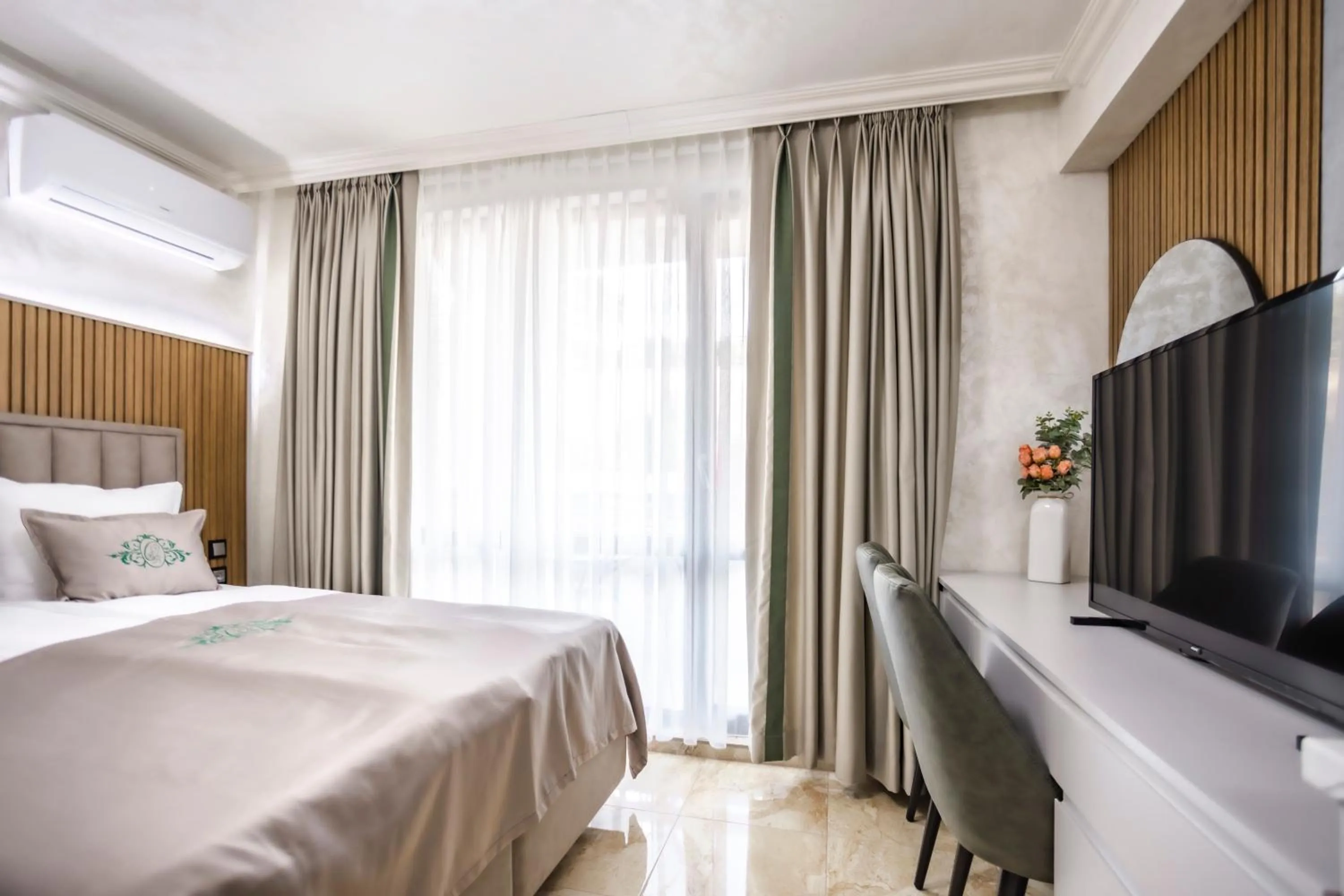 Bedroom, Bed in Onyx Beach Residence - Free Beach Access & Parking