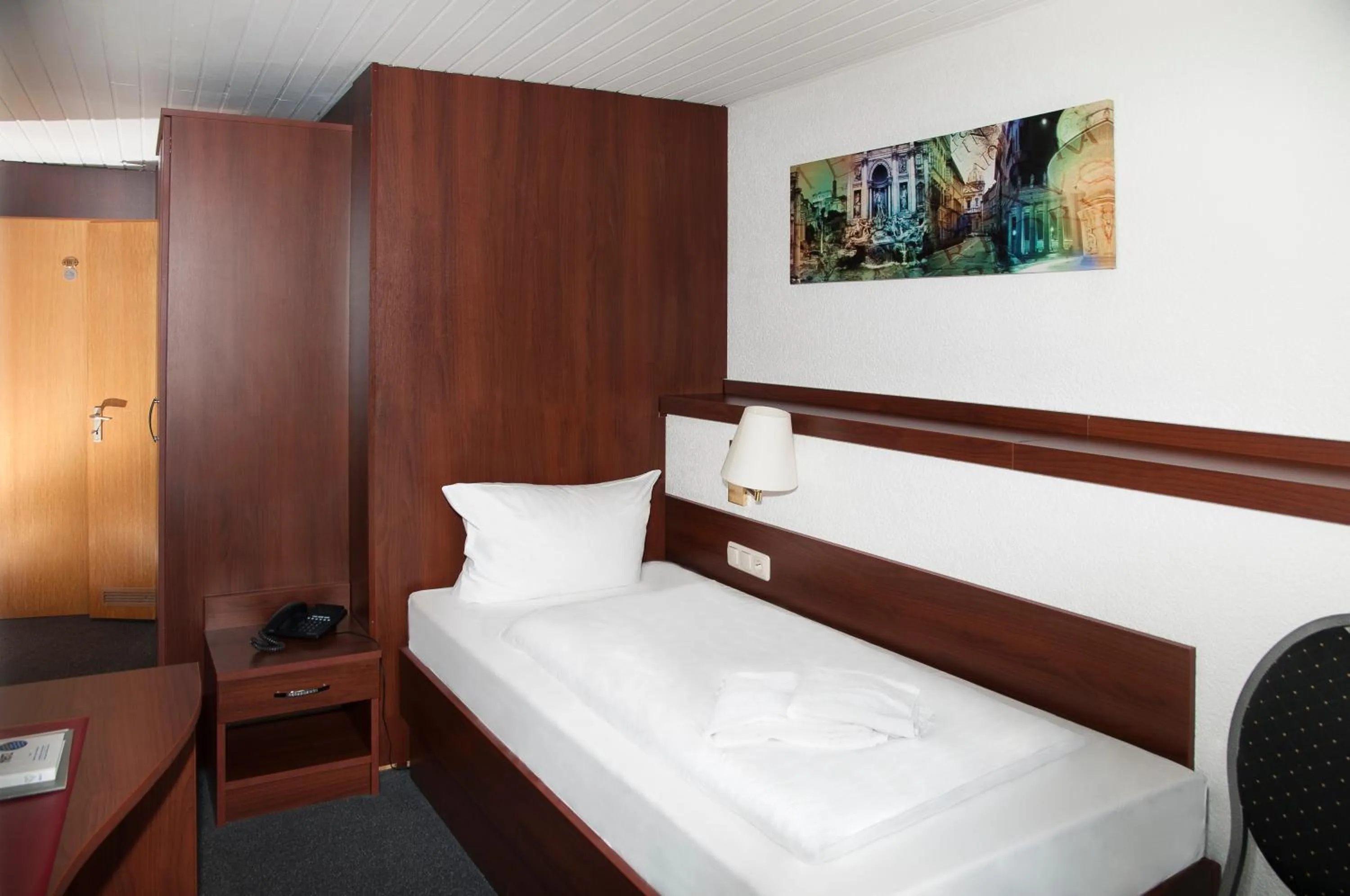 Bedroom, Bed in Hotel Sonne