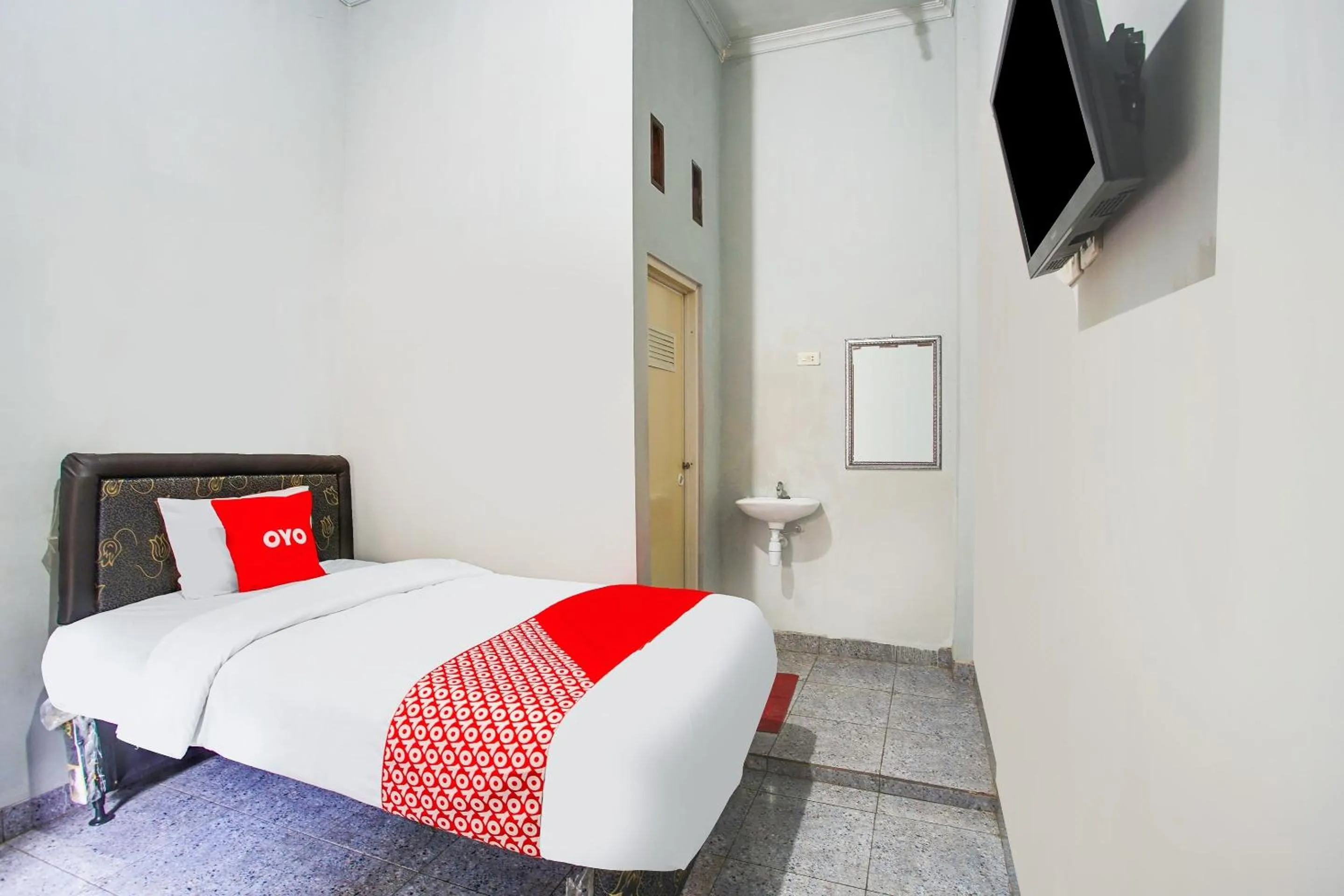 Bedroom, Bed in Hotel O Teluk Betung Near Taman Dipangga Formerly Z Hotel