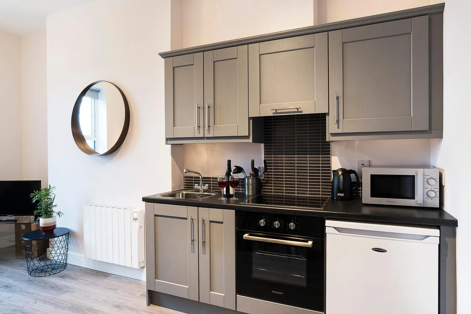 Kitchen or kitchenette in Blue Door Apartments