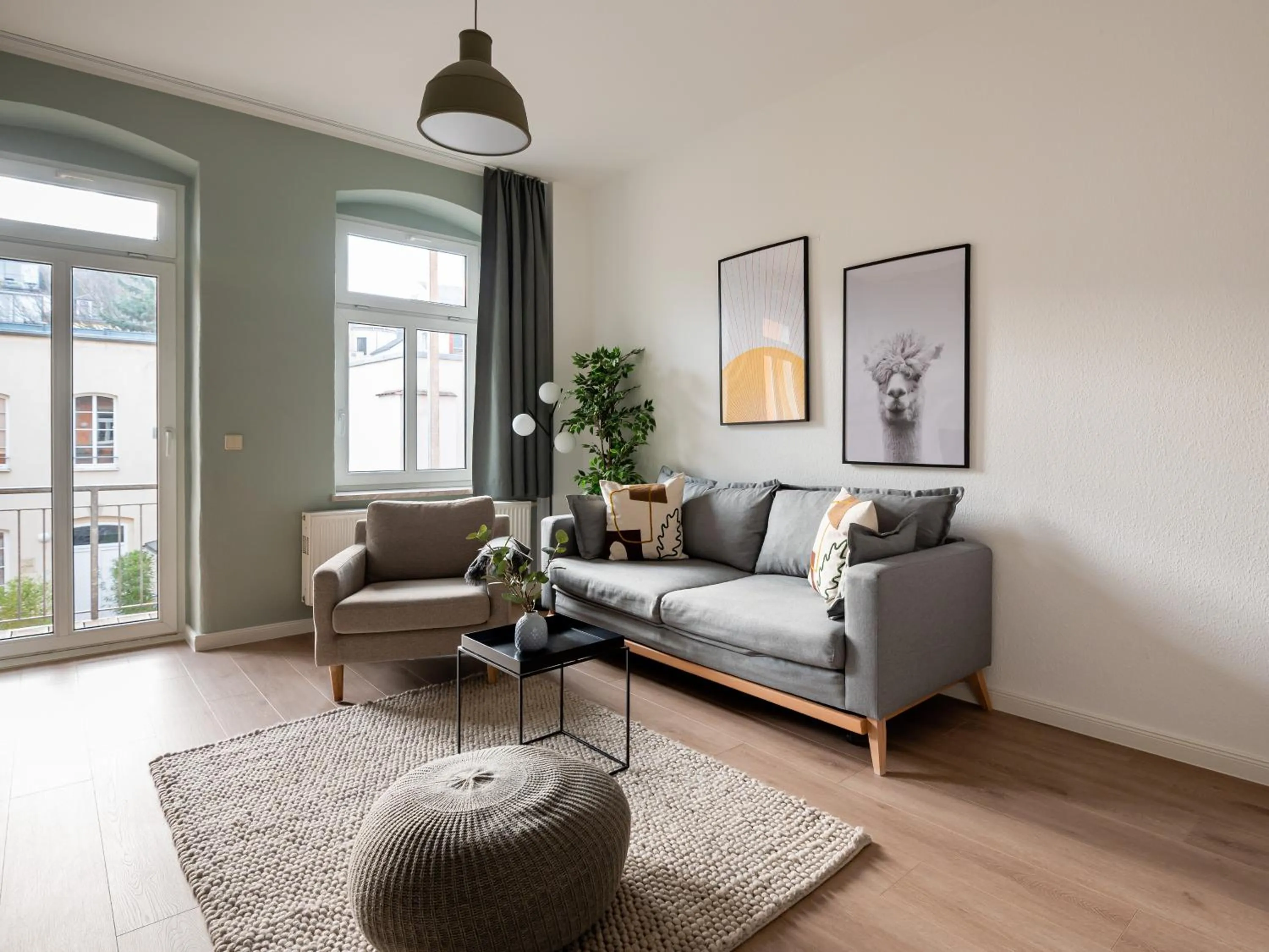 Living room in Limehome Dresden Jordanstraße