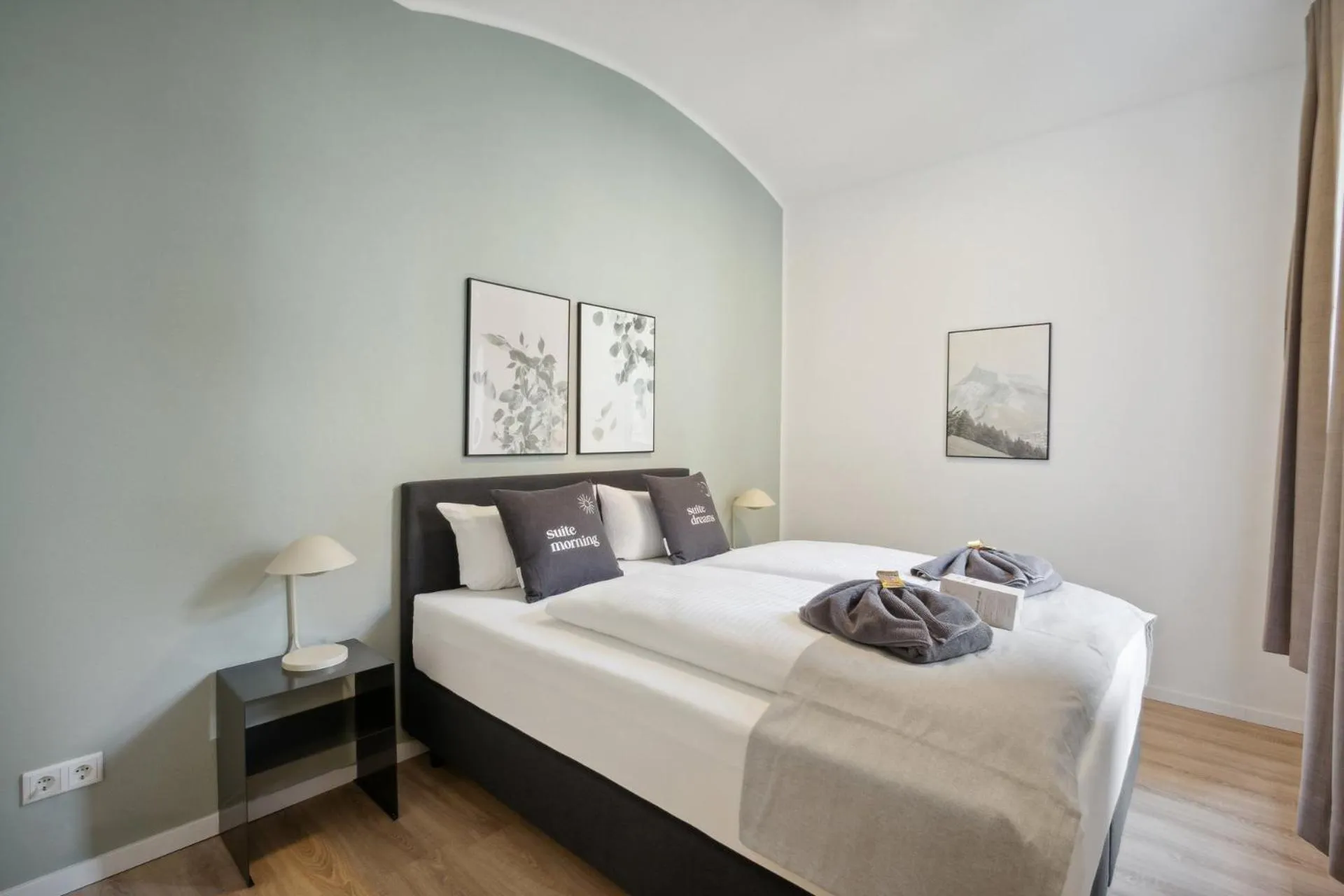 Bed in Limehome Dresden Jordanstraße