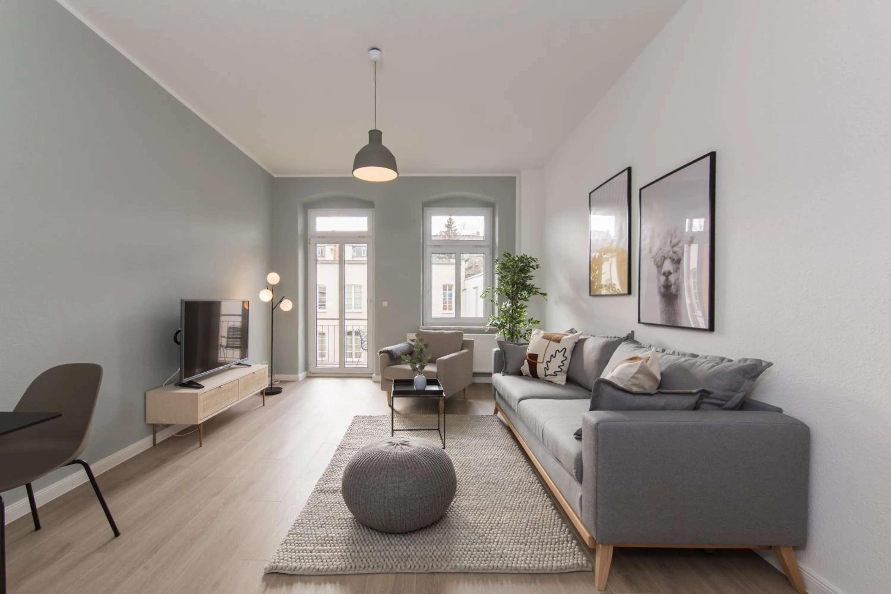 Living room in Limehome Dresden Jordanstraße