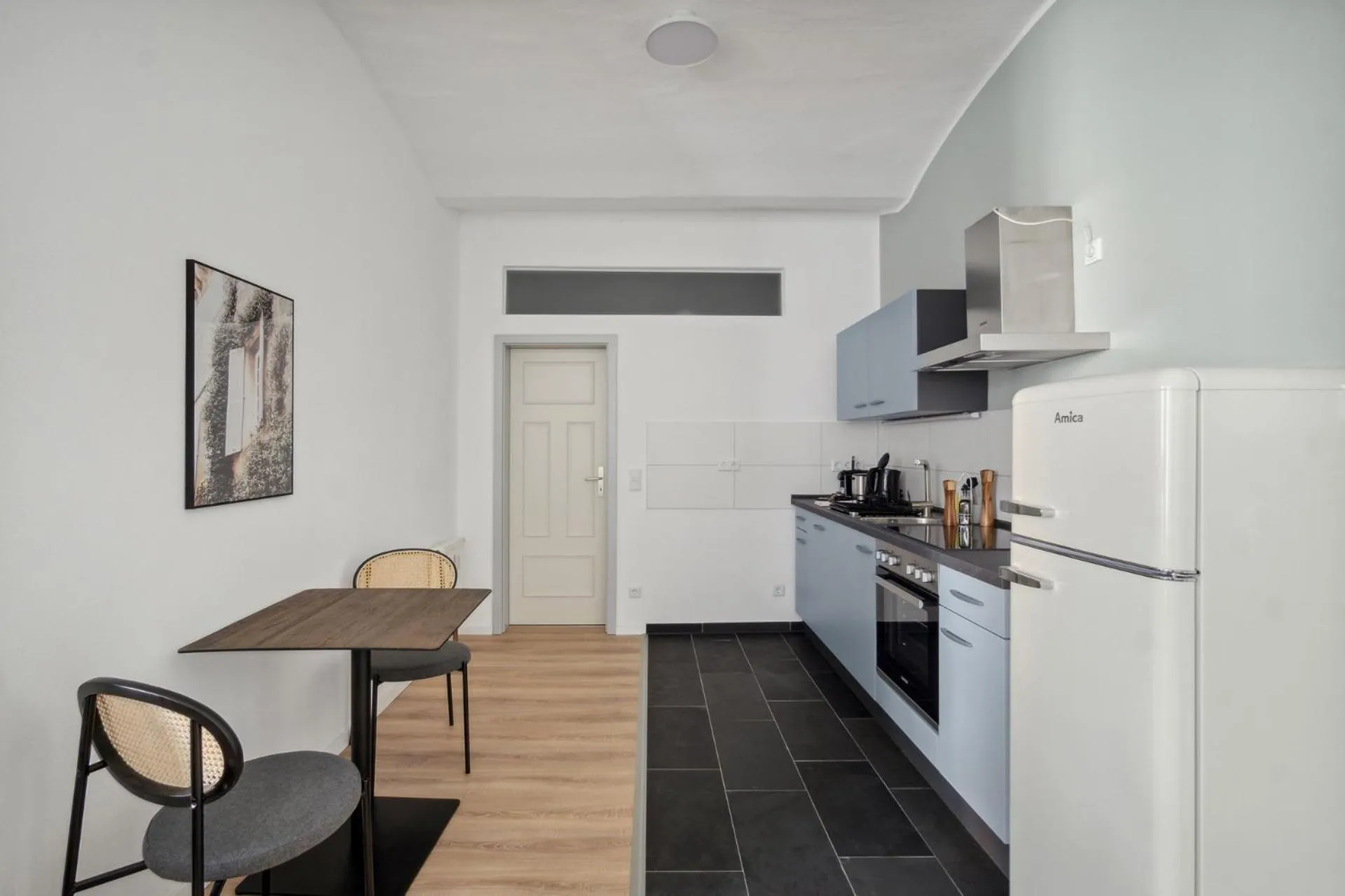 Kitchen or kitchenette in Limehome Dresden Jordanstraße