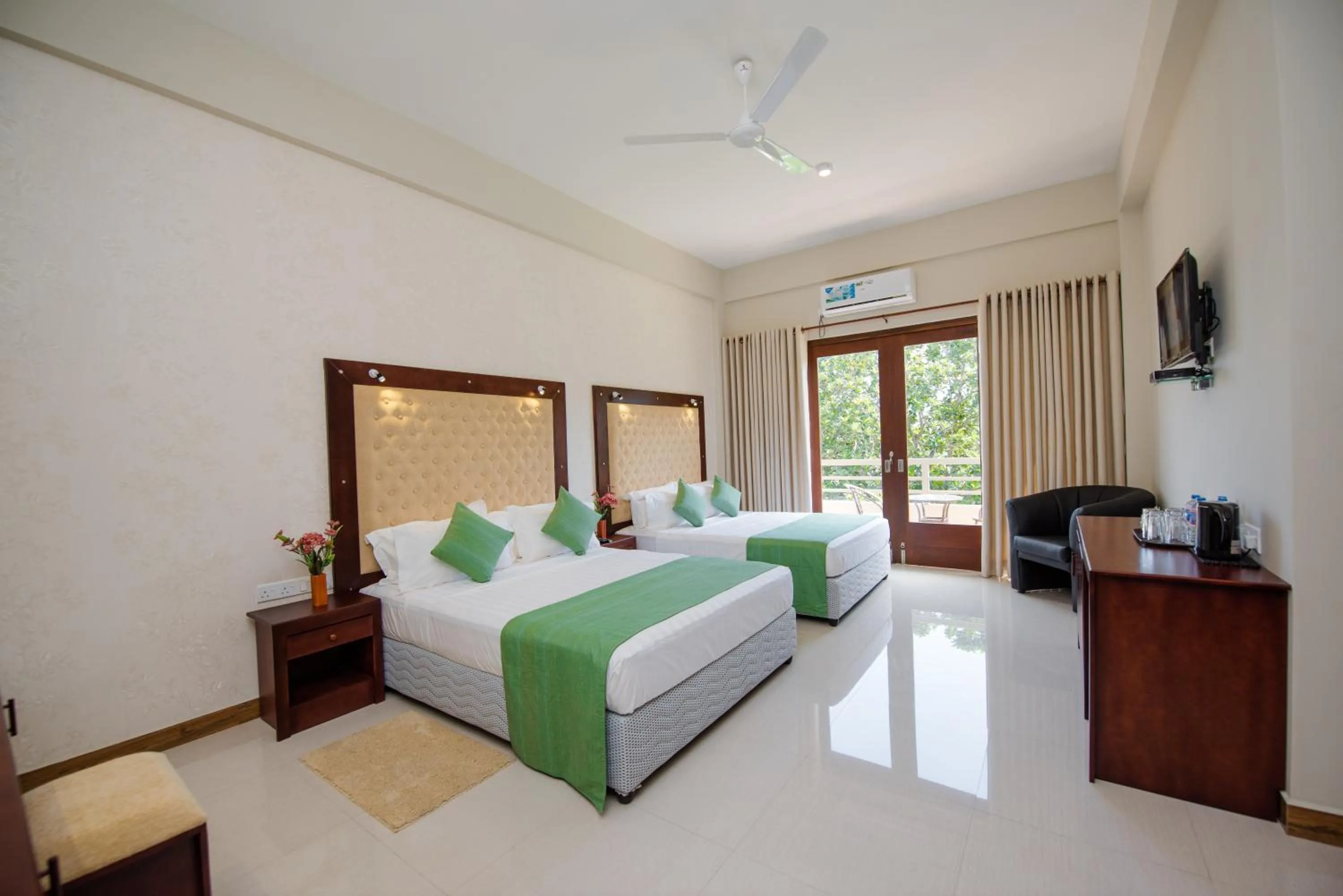 Deluxe Family Room in Mount Rich Rumassala