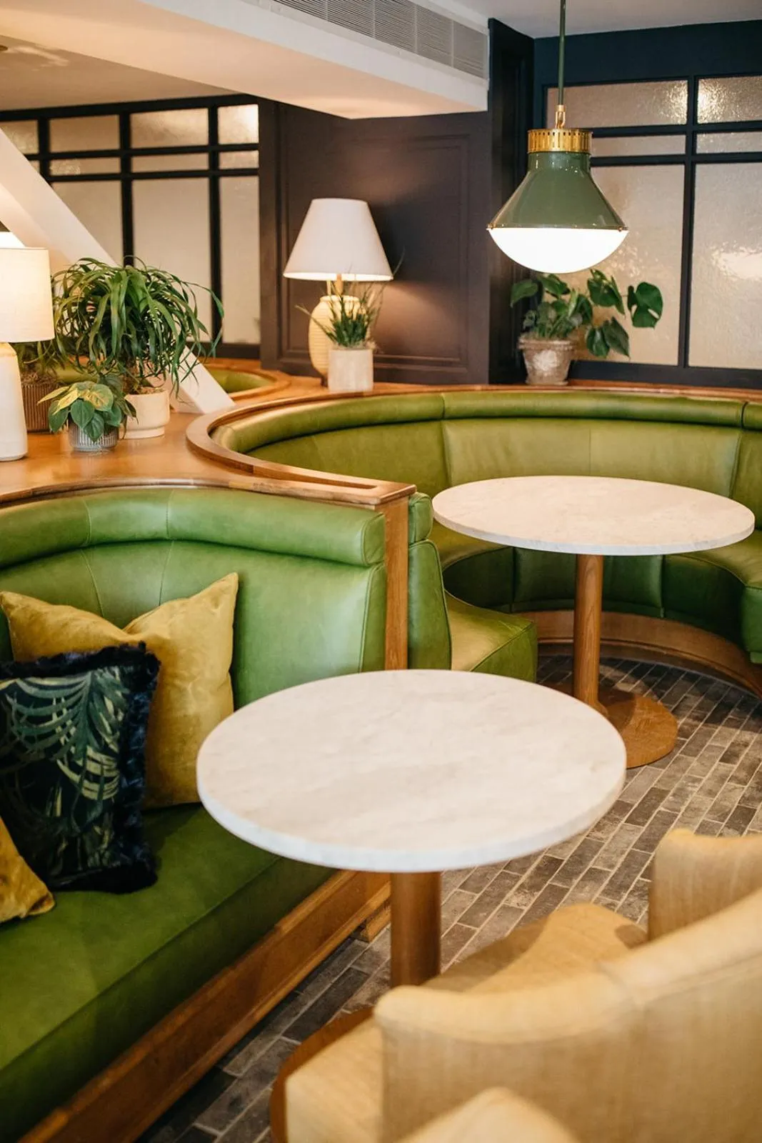 Restaurant/places to eat in Hotel Emeline