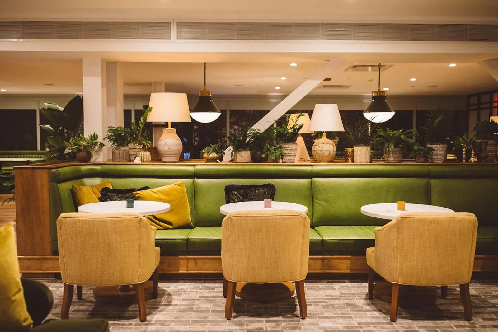 Restaurant/places to eat in Hotel Emeline