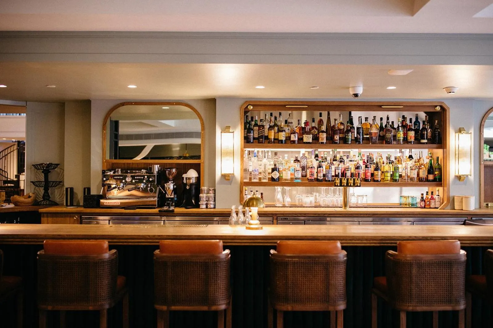 Restaurant/places to eat in Hotel Emeline