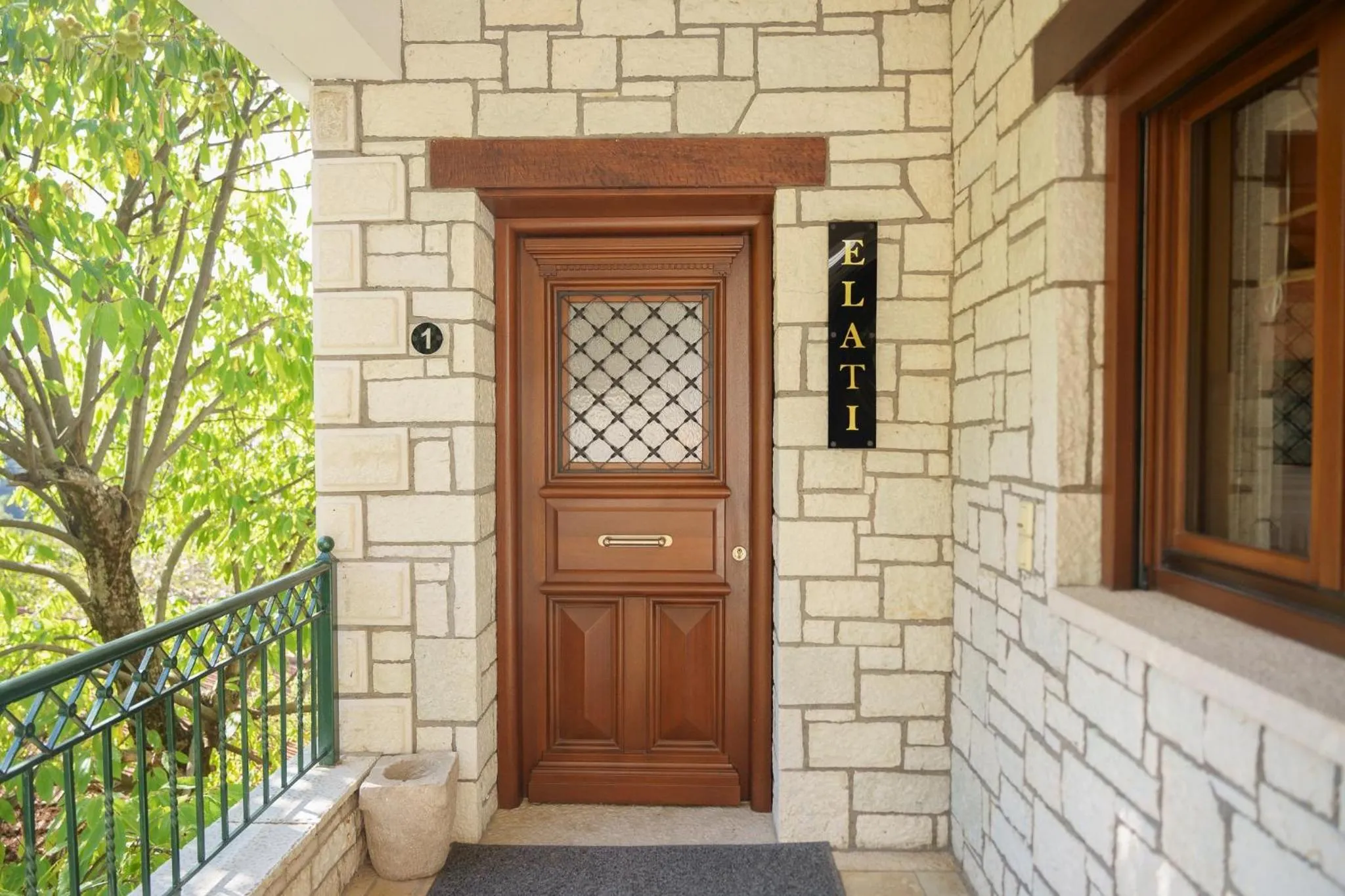 Elati Suites & Apartments-Mihail