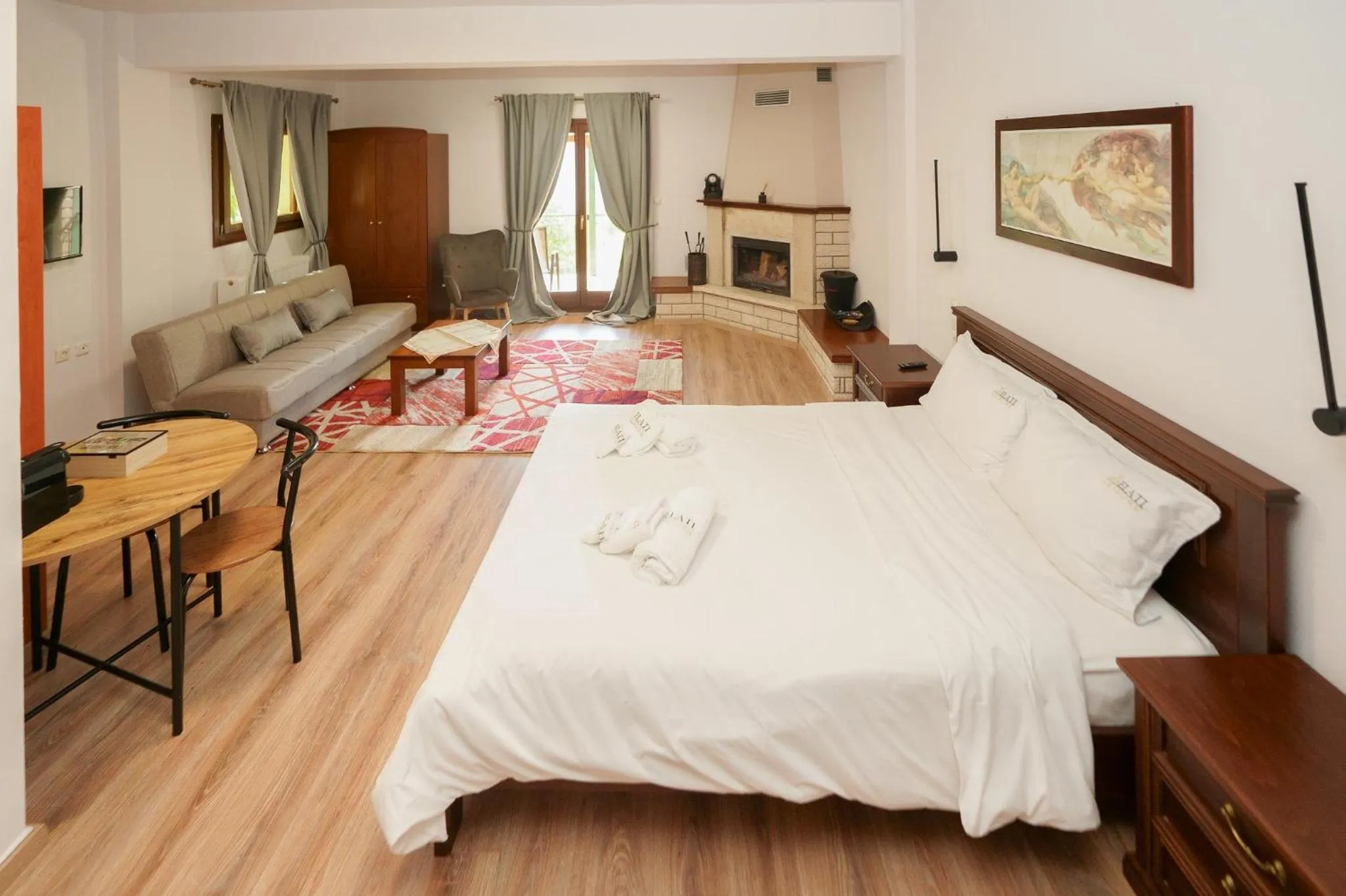 Coffee/tea facilities, Bed in Elati Suites & Apartments-Mihail