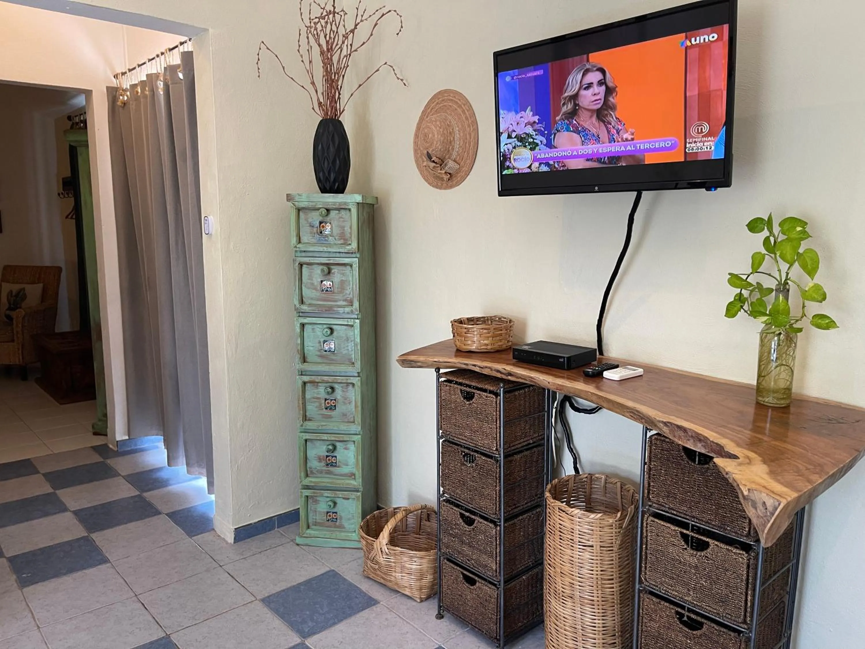 TV and multimedia in BreMar 85 Private place - Adults only