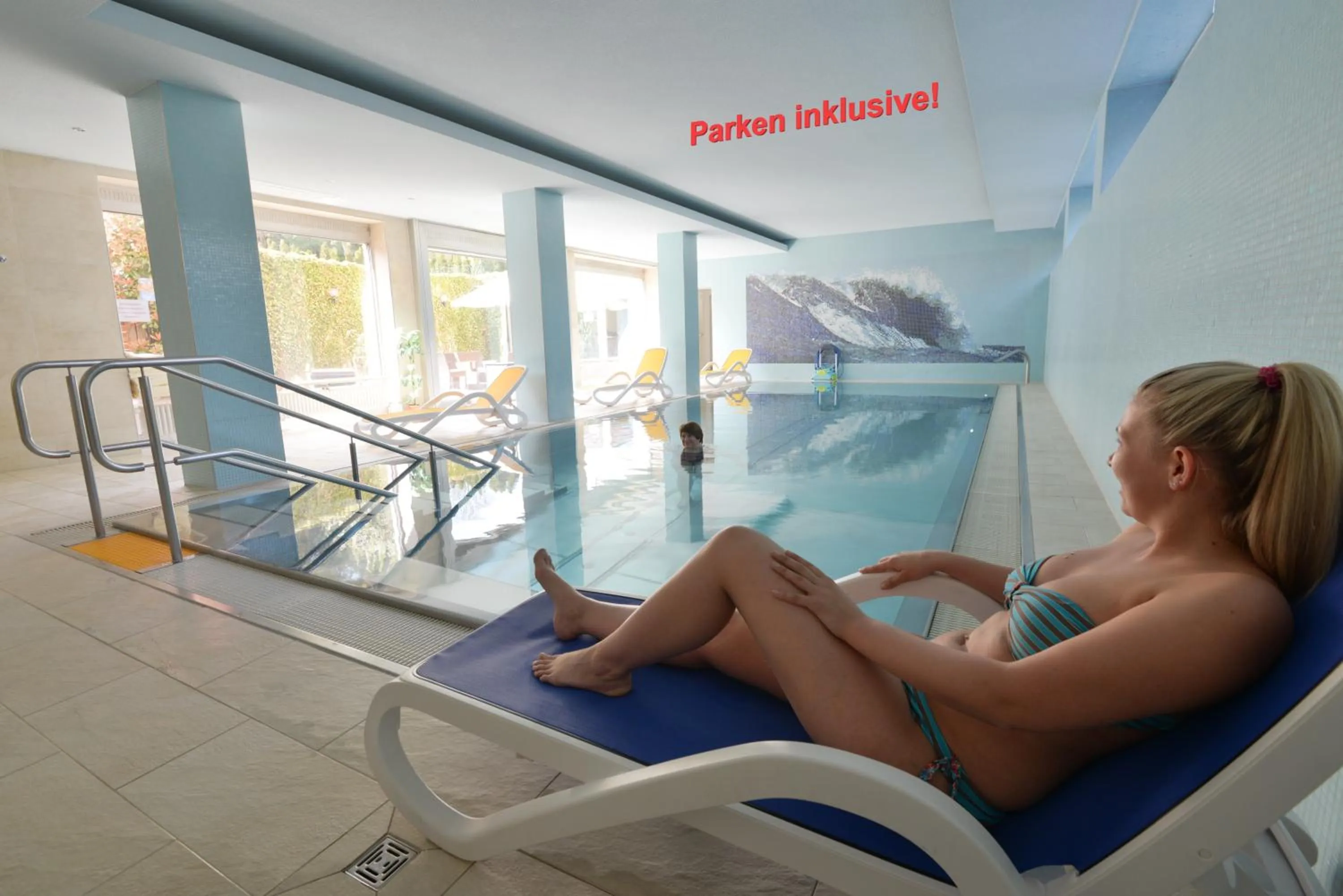 Swimming pool in Hotel Apollo Garni