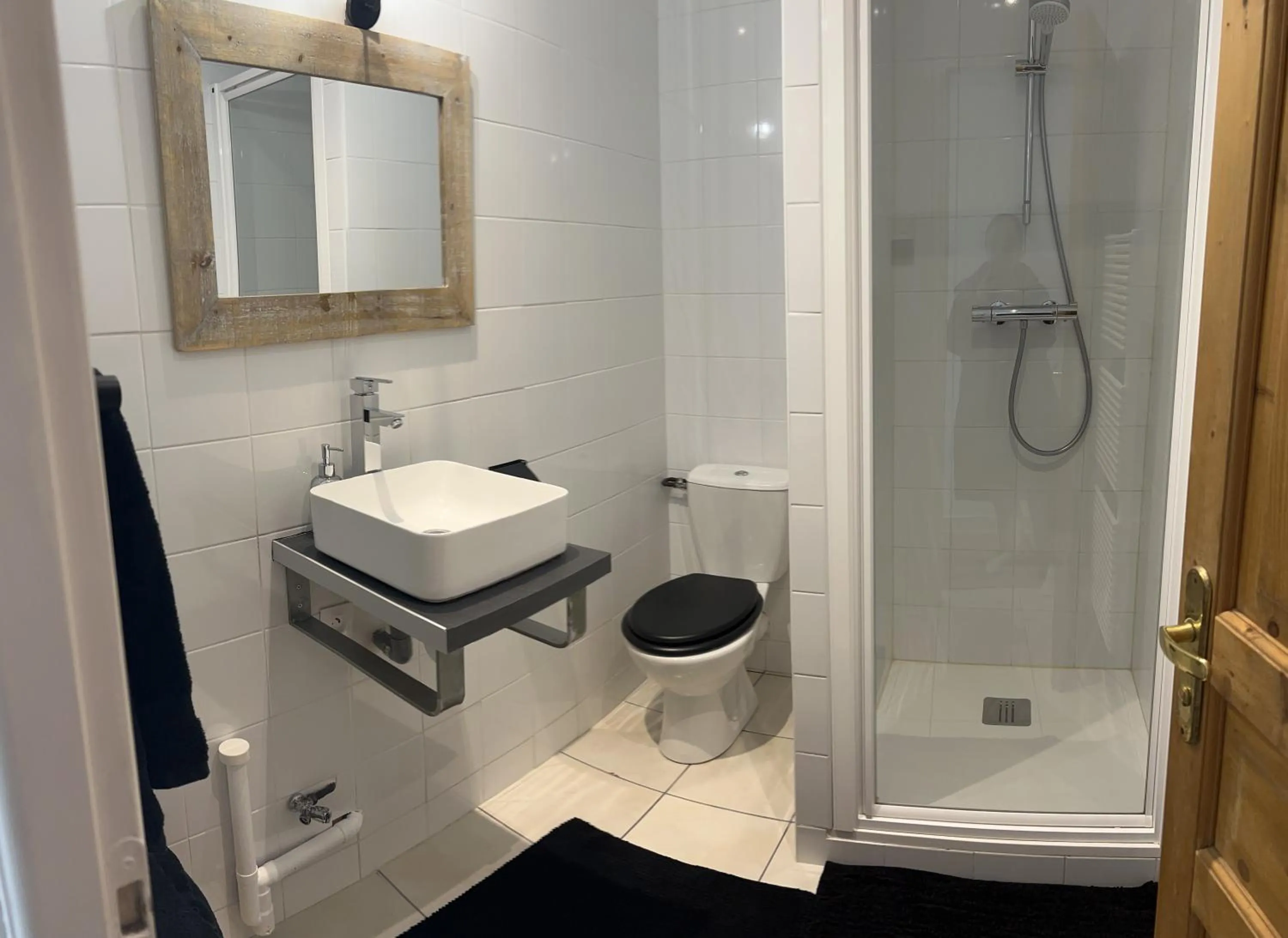 Shower in La Ferme de Valeuse