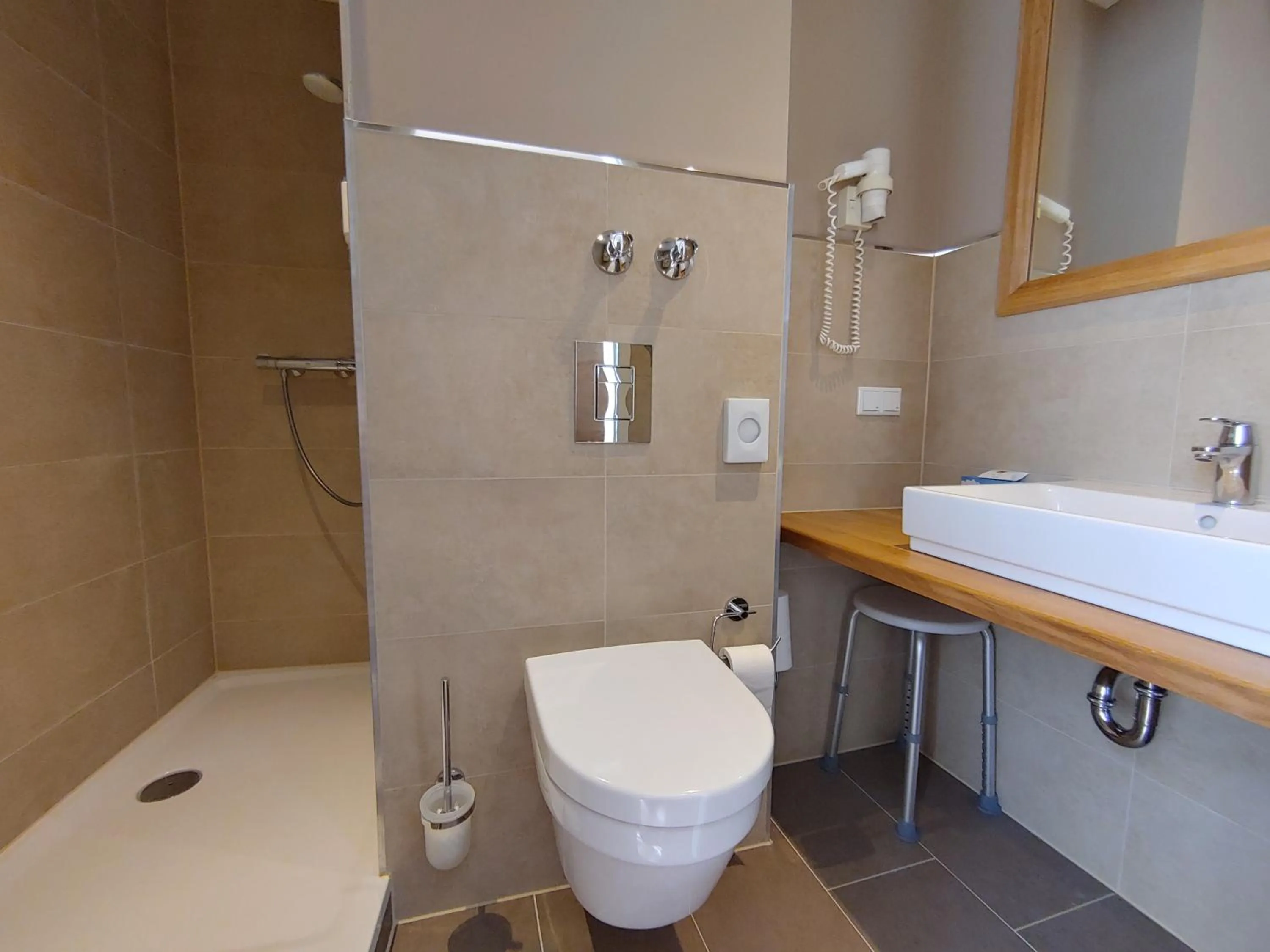 Bathroom in AKZENT Hotel Berg's Alte Bauernschänke- Wellness und Wein