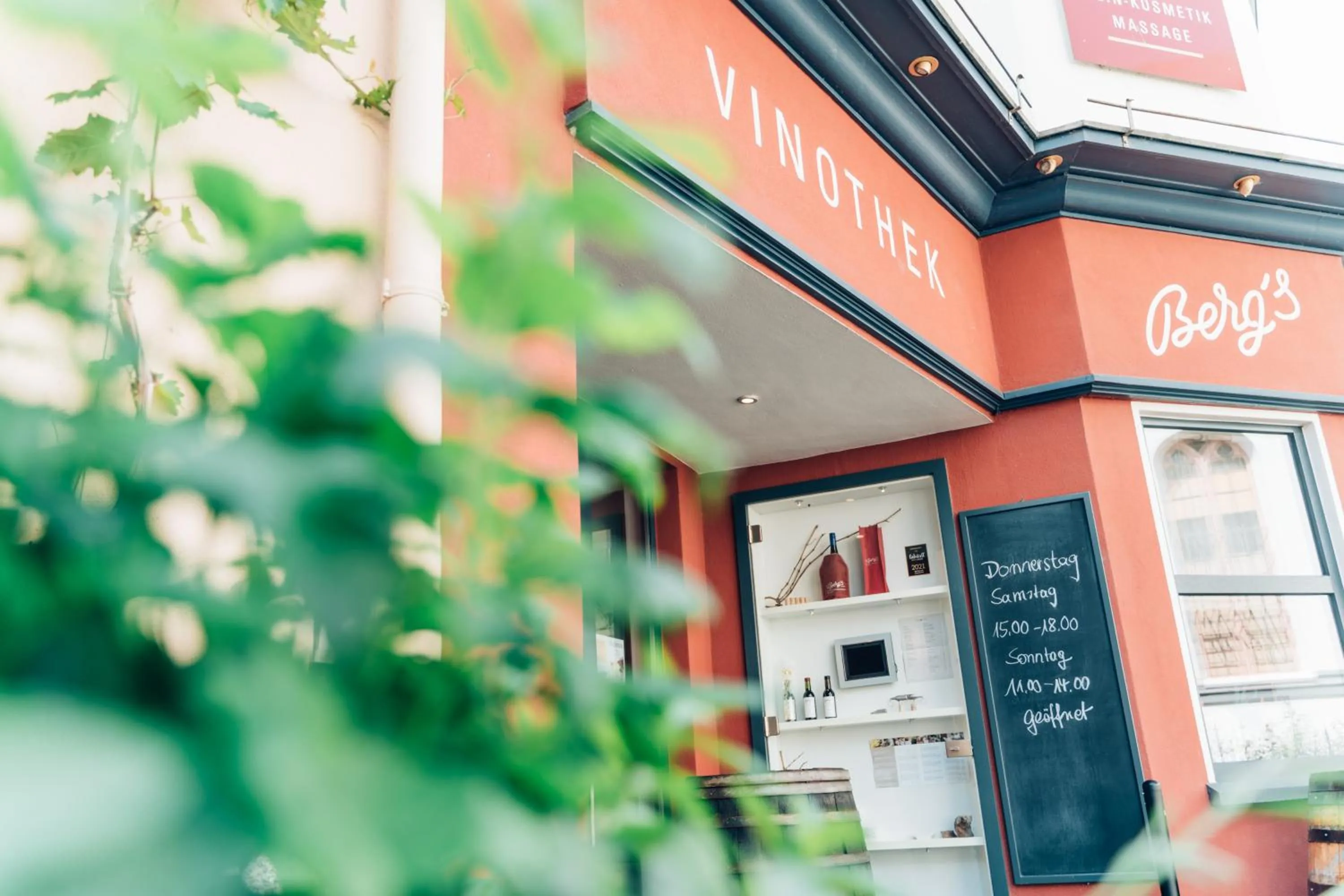 Property building in AKZENT Hotel Berg's Alte Bauernschänke- Wellness und Wein