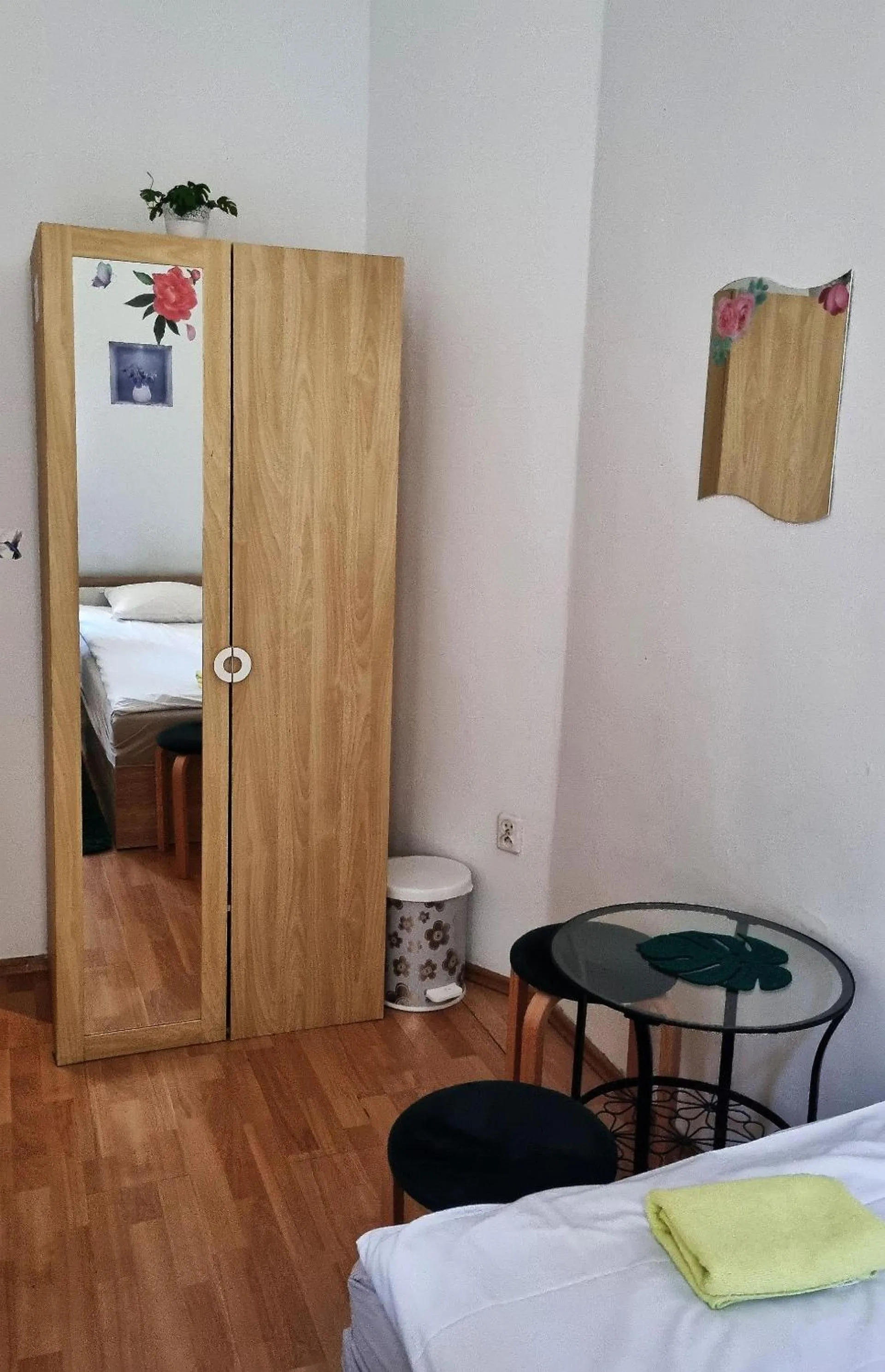 Bed in Green Cat Rooms