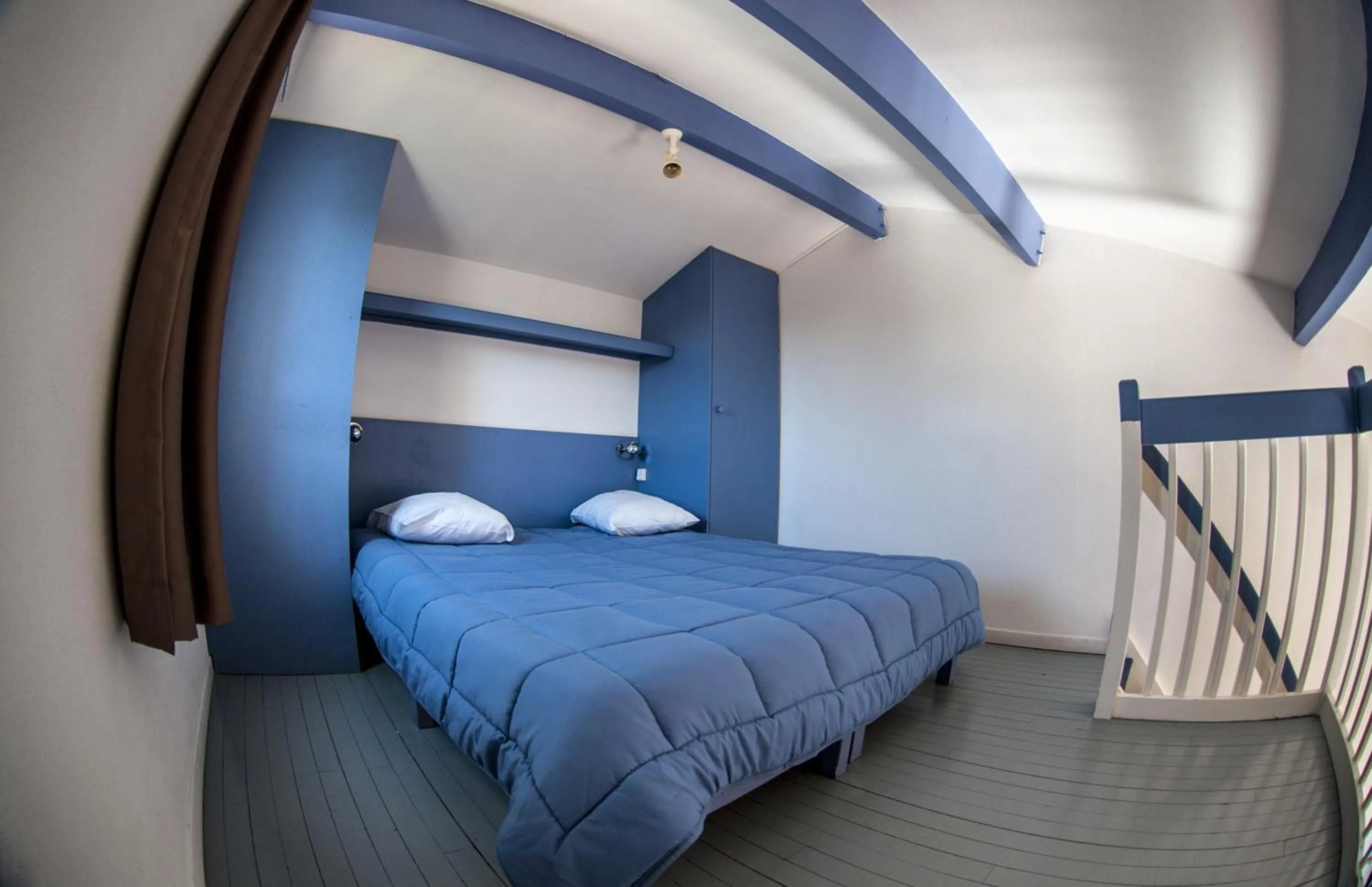 Bed in Hôtel Le Leukos