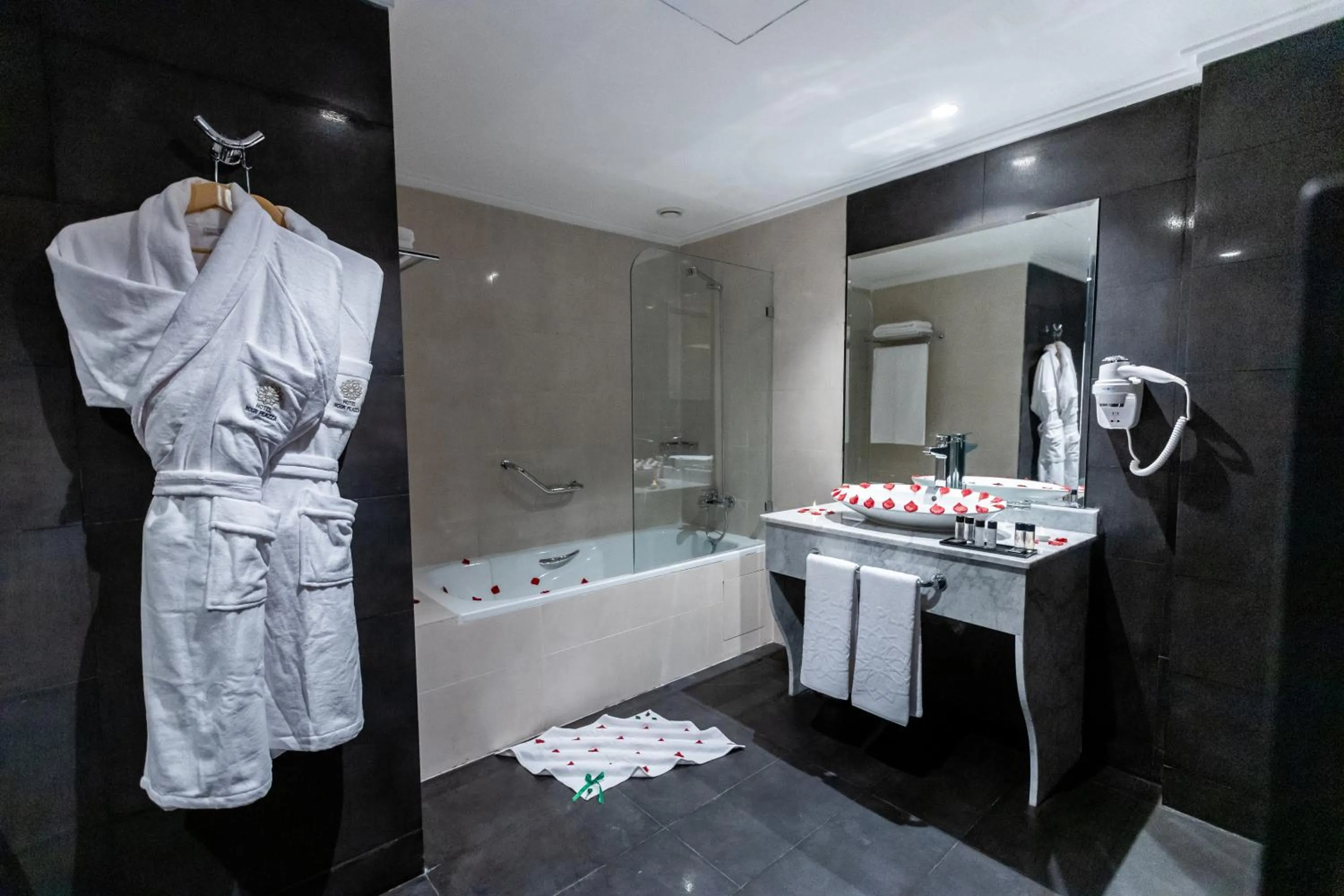 Bathroom in Nour Plazza Hotel