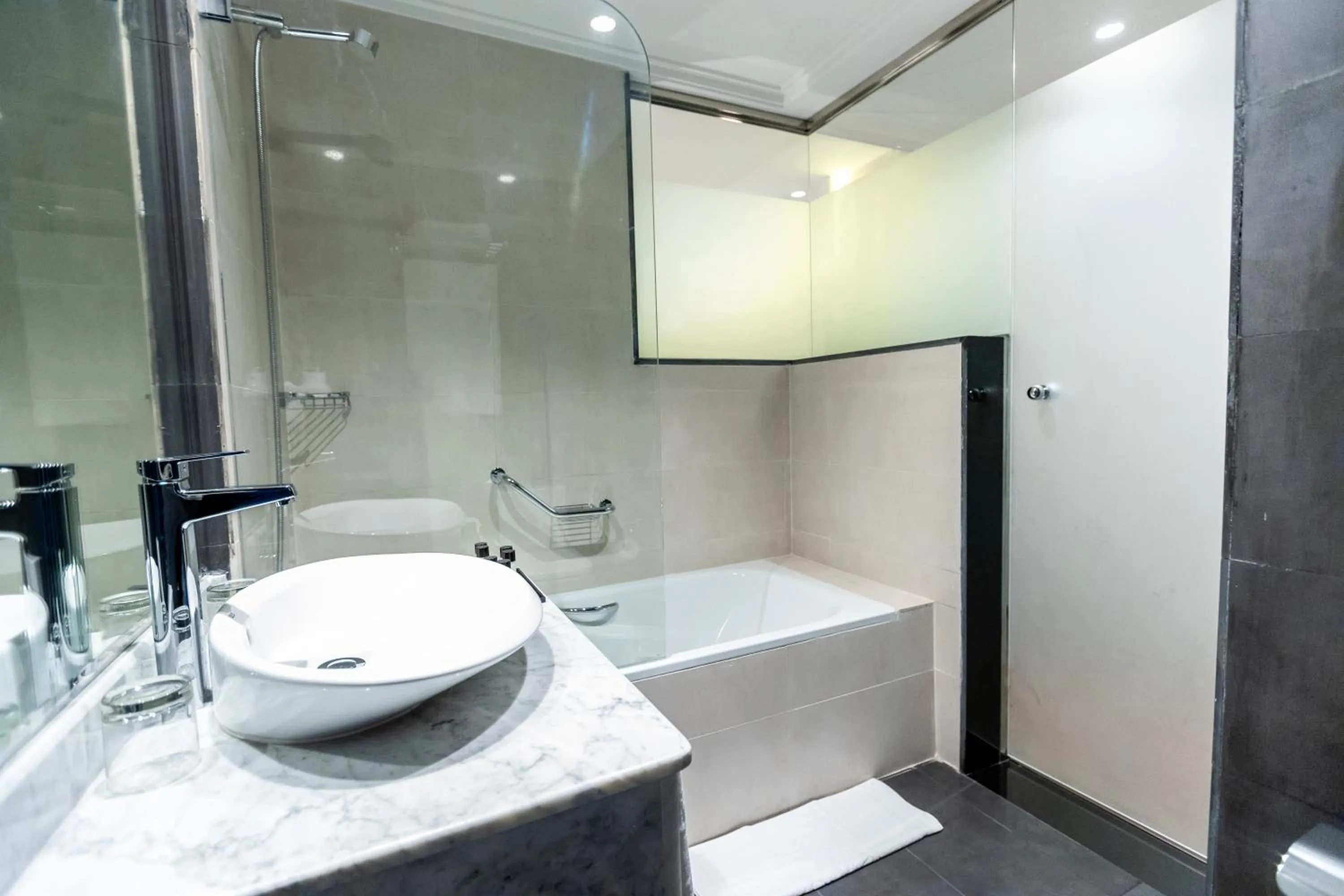 Bathroom in Nour Plazza Hotel