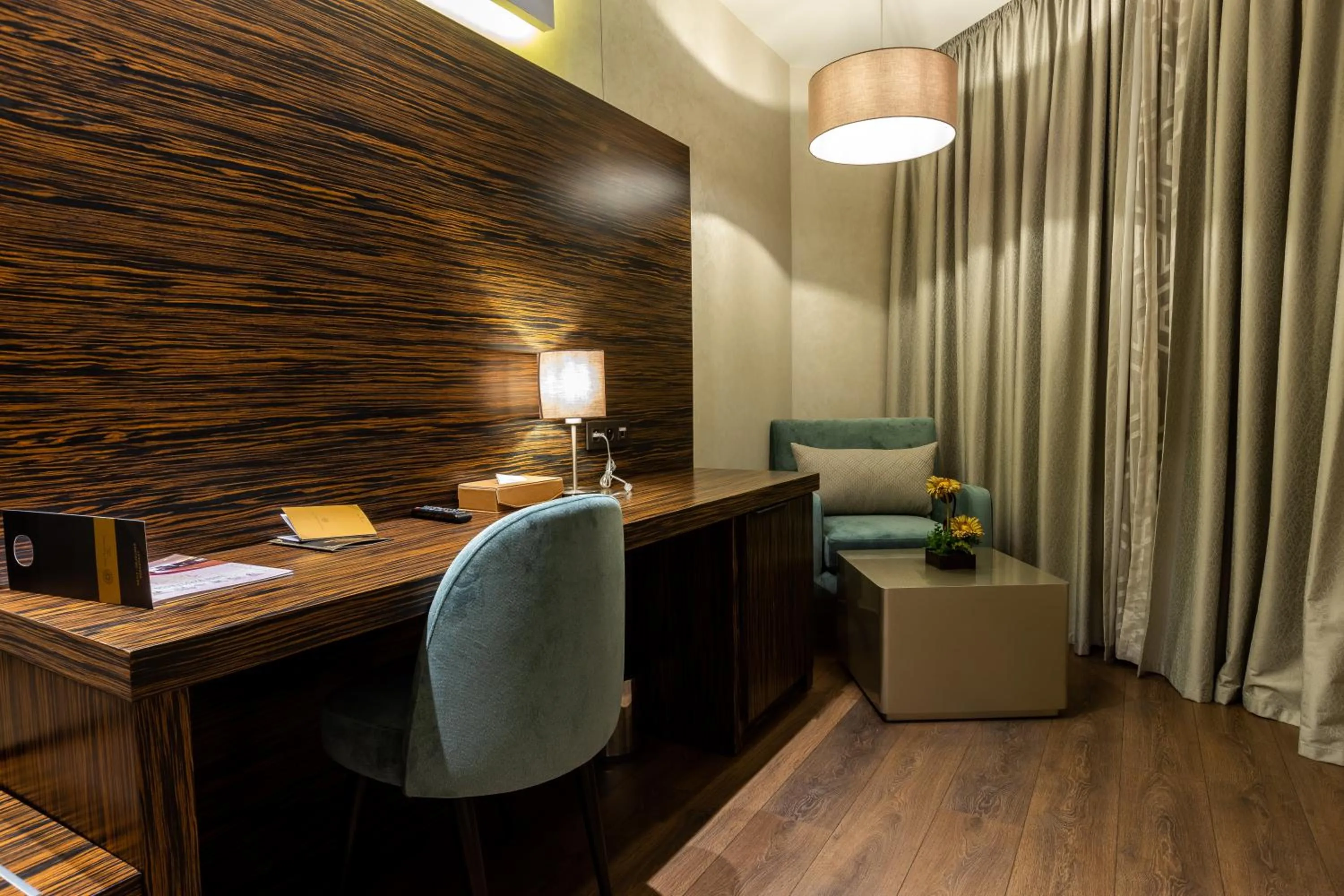 Seating area in Nour Plazza Hotel