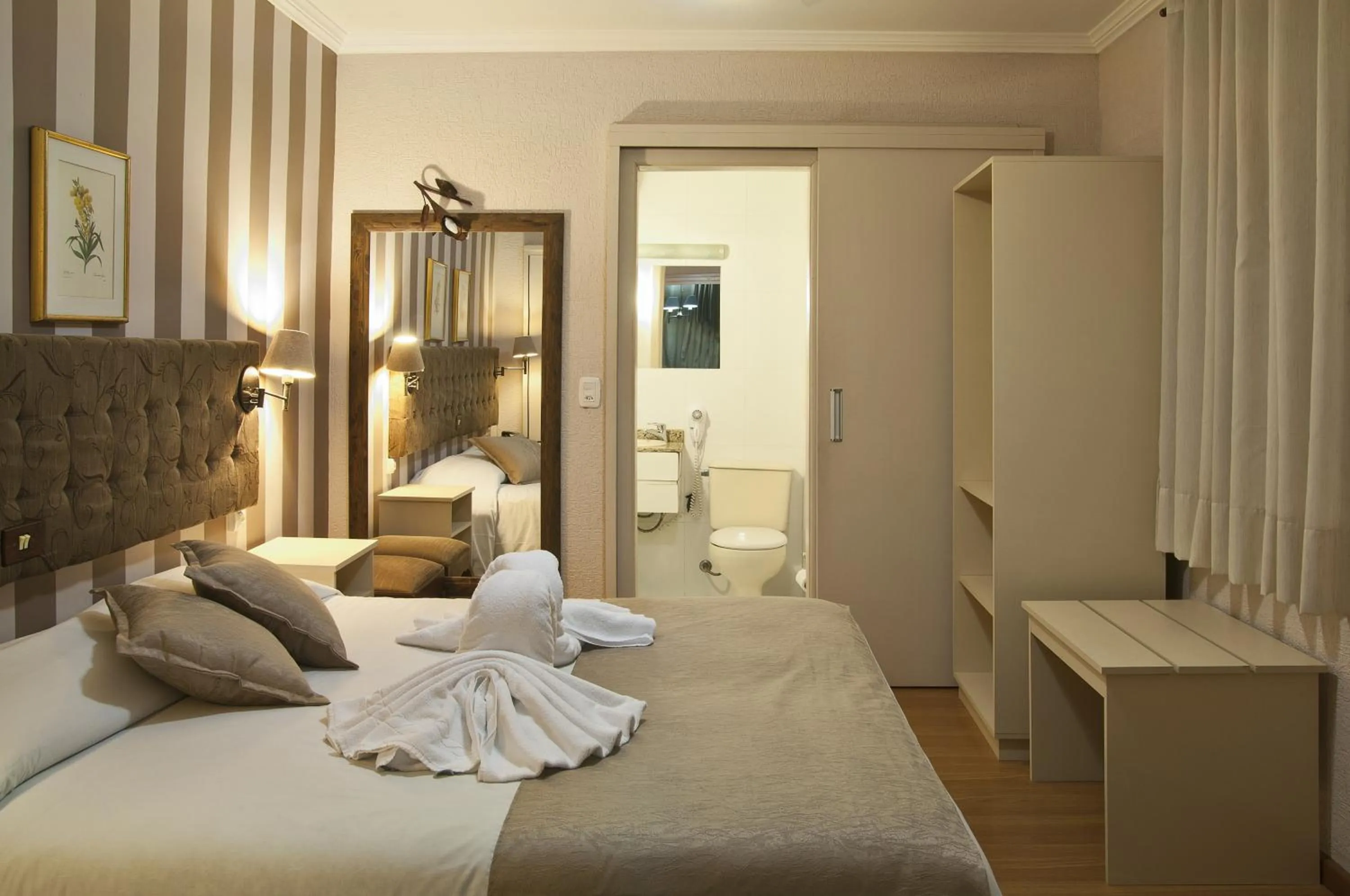 Photo of the whole room, Bed in Bellagio Mini Resort - no coração de Gramado