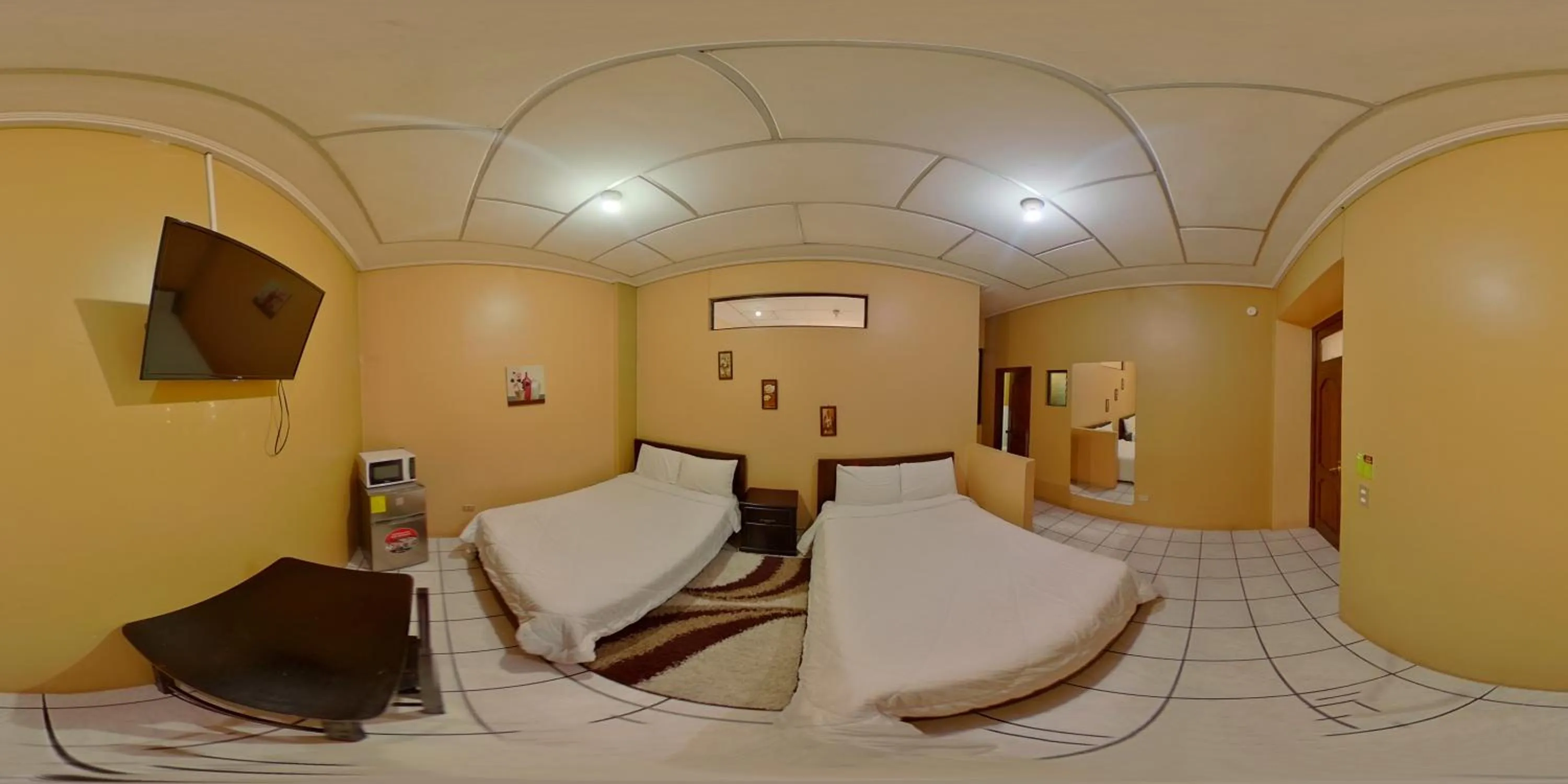 Photo of the whole room in Hotel 4 Mundos