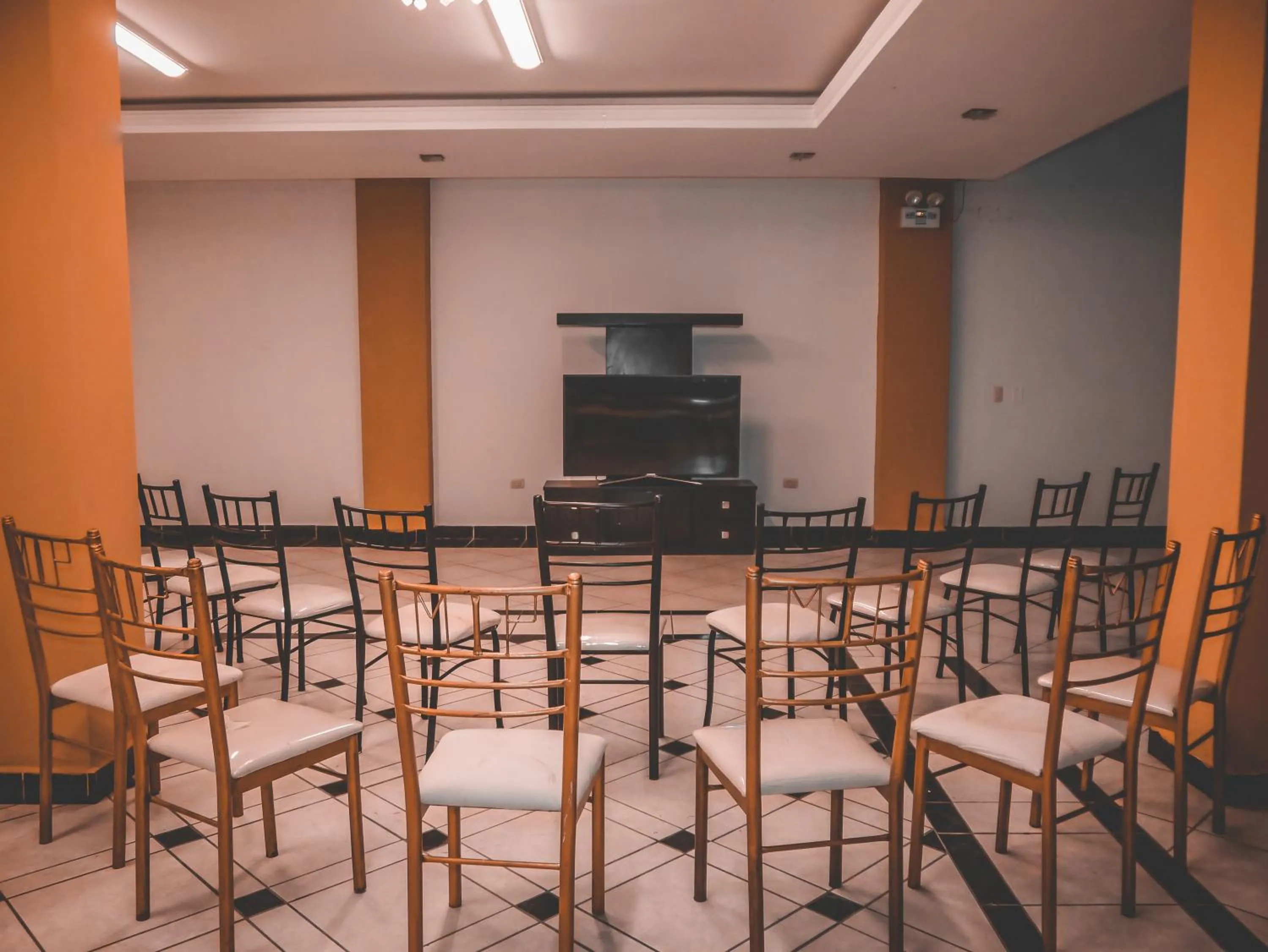 TV and multimedia in Hotel 4 Mundos