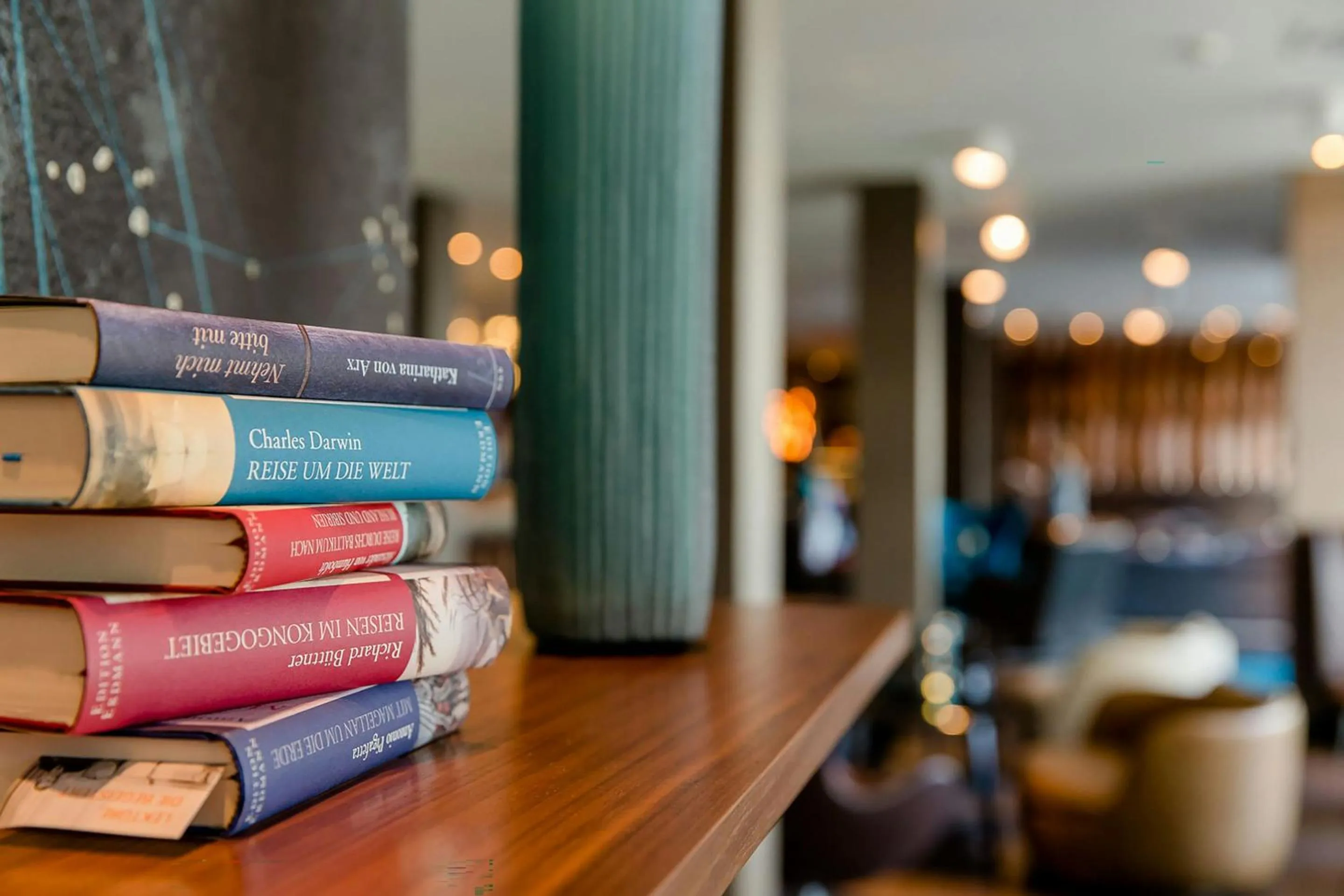 Lounge or bar in Motel One Frankfurt Airport