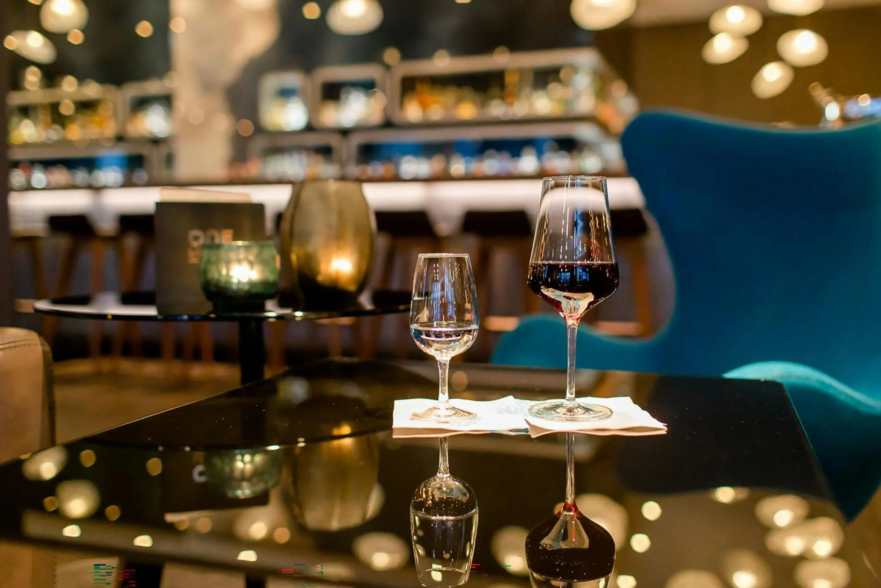 Lounge or bar in Motel One Frankfurt Airport