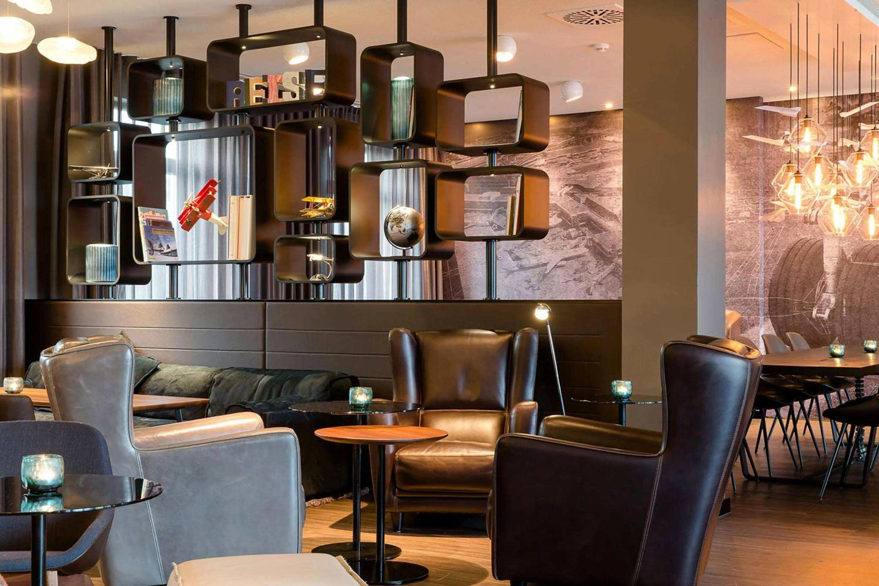 Lounge or bar in Motel One Frankfurt Airport