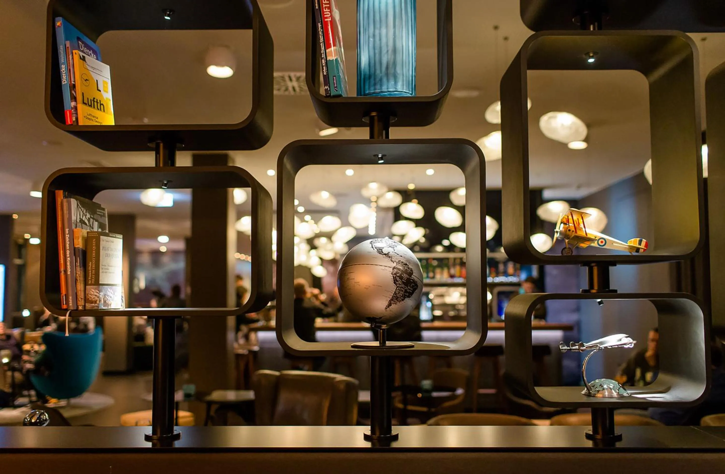 Lounge or bar in Motel One Frankfurt Airport