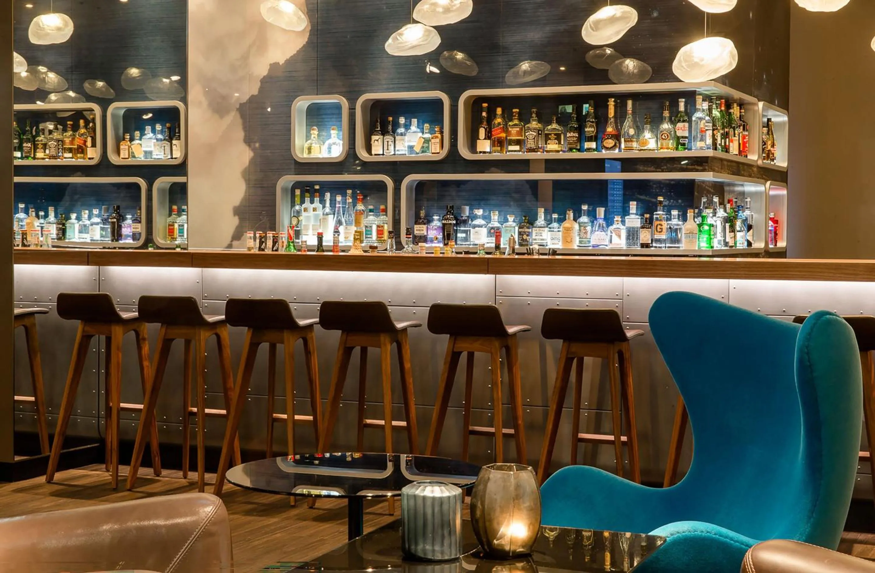 Lounge or bar in Motel One Frankfurt Airport