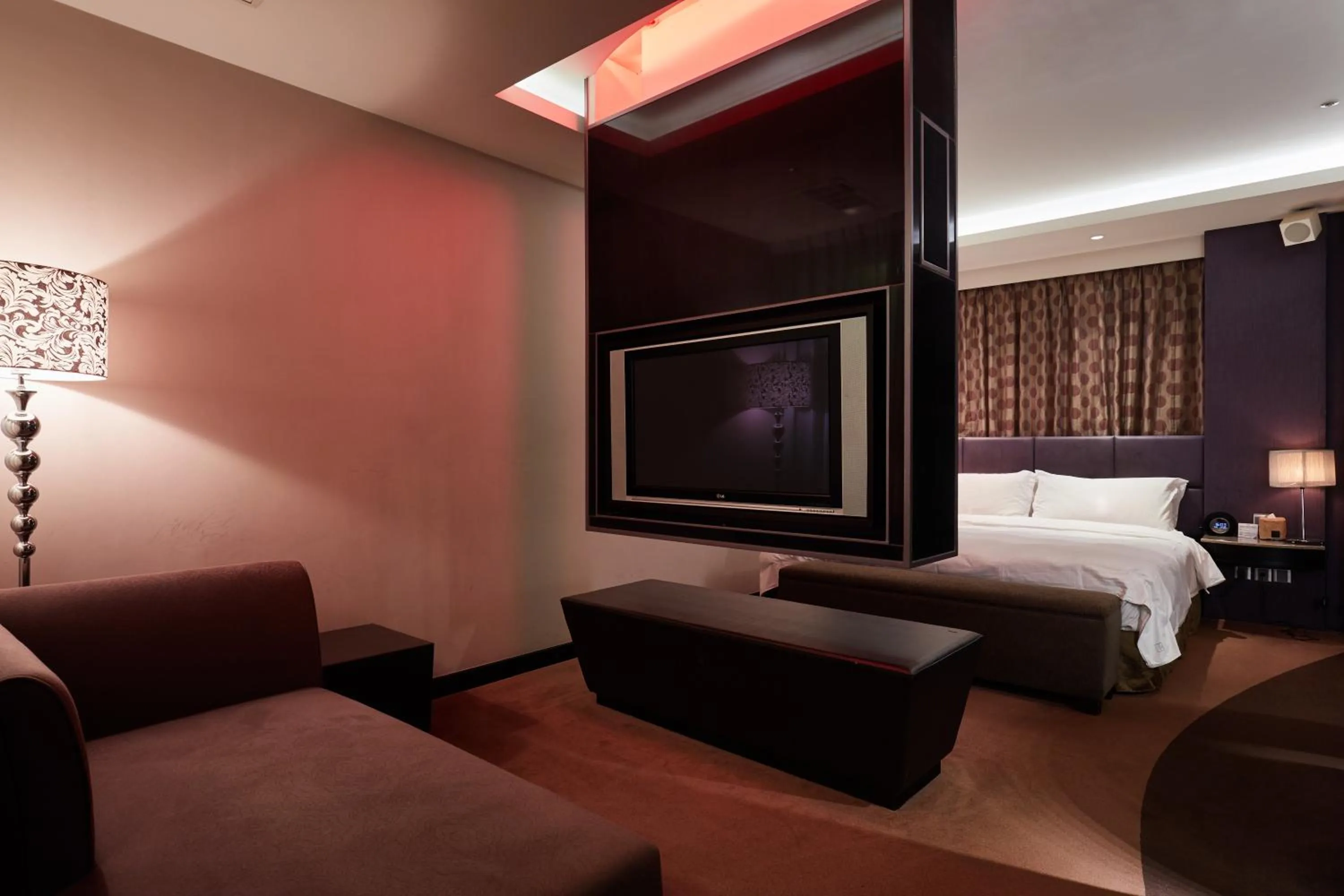 TV and multimedia, Bed in Tango Motel