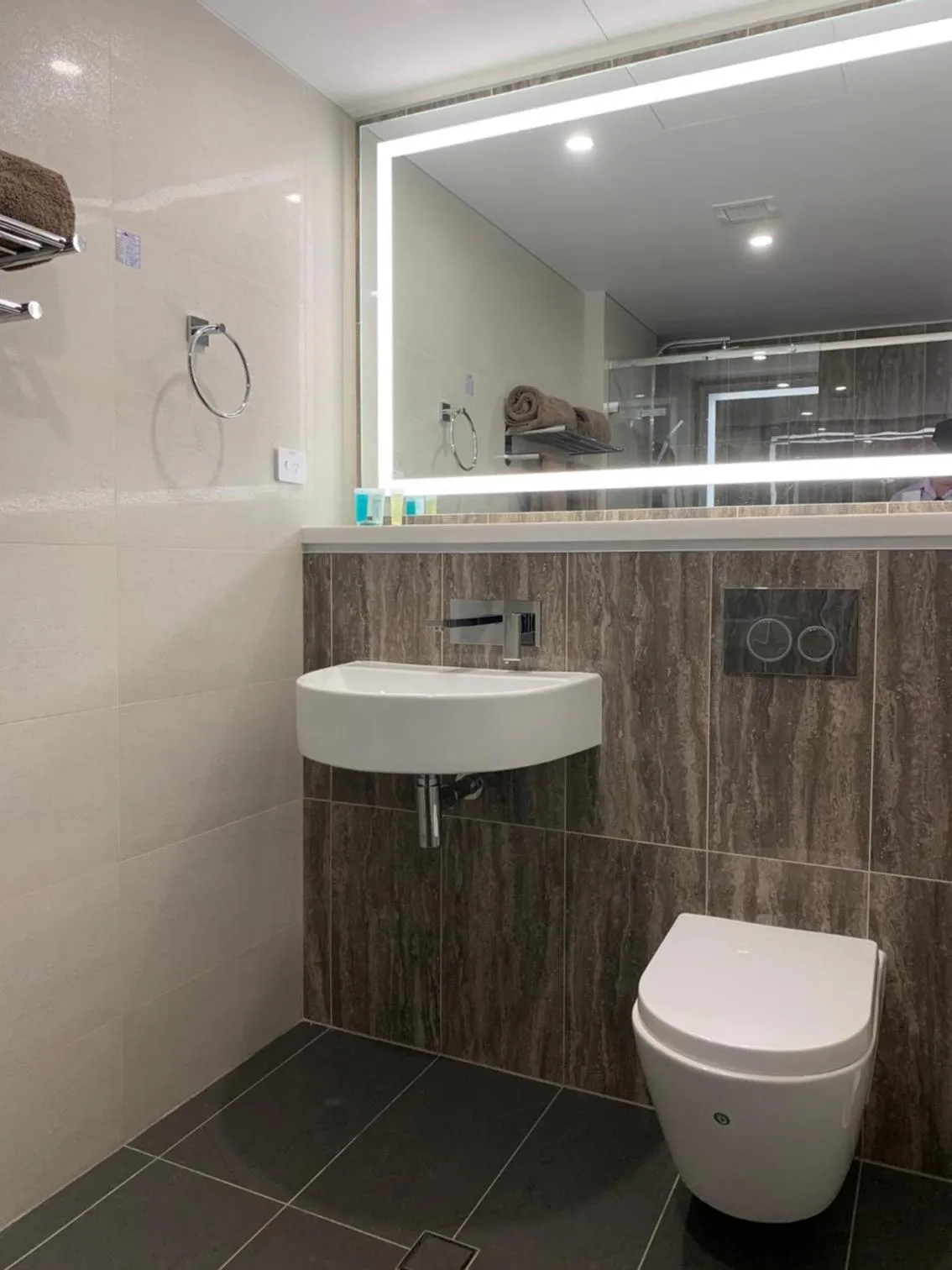 Bathroom in Velocity Motel & Bistro-WA