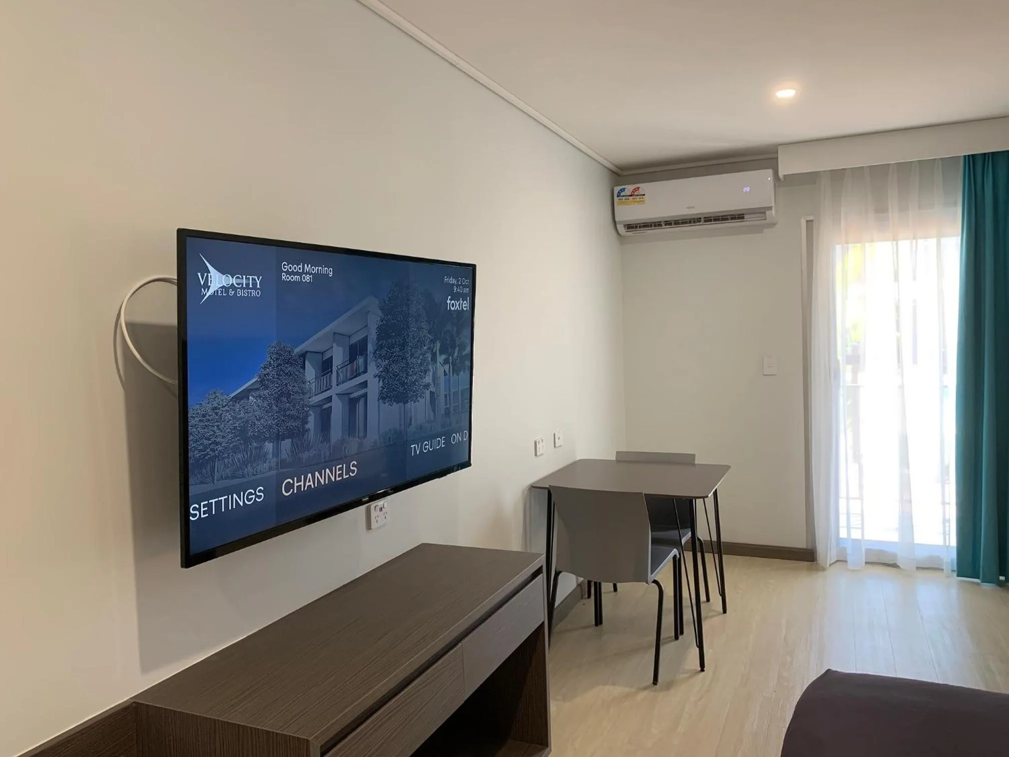 TV and multimedia in Velocity Motel & Bistro-WA