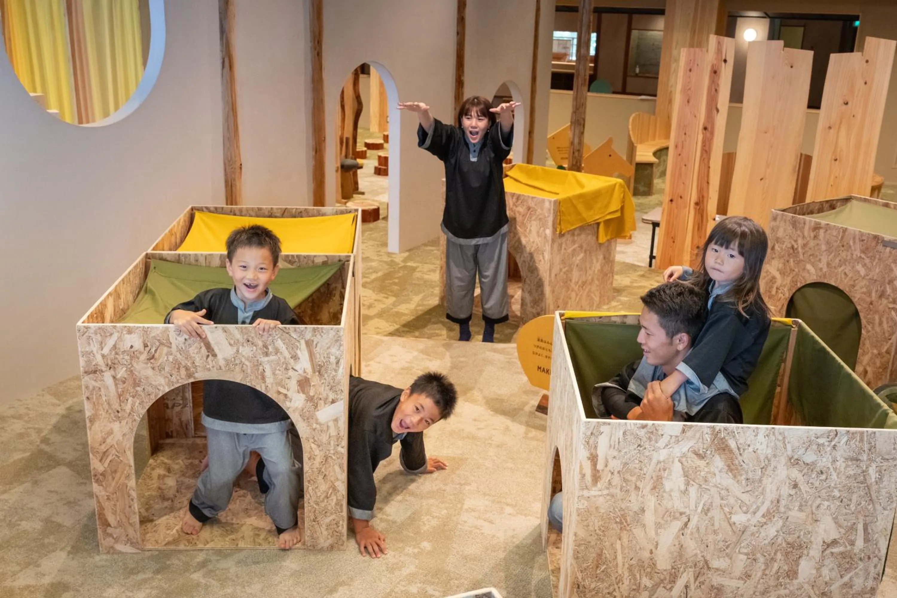 children in RYOKAN OQOQ-Tamai Bekkan