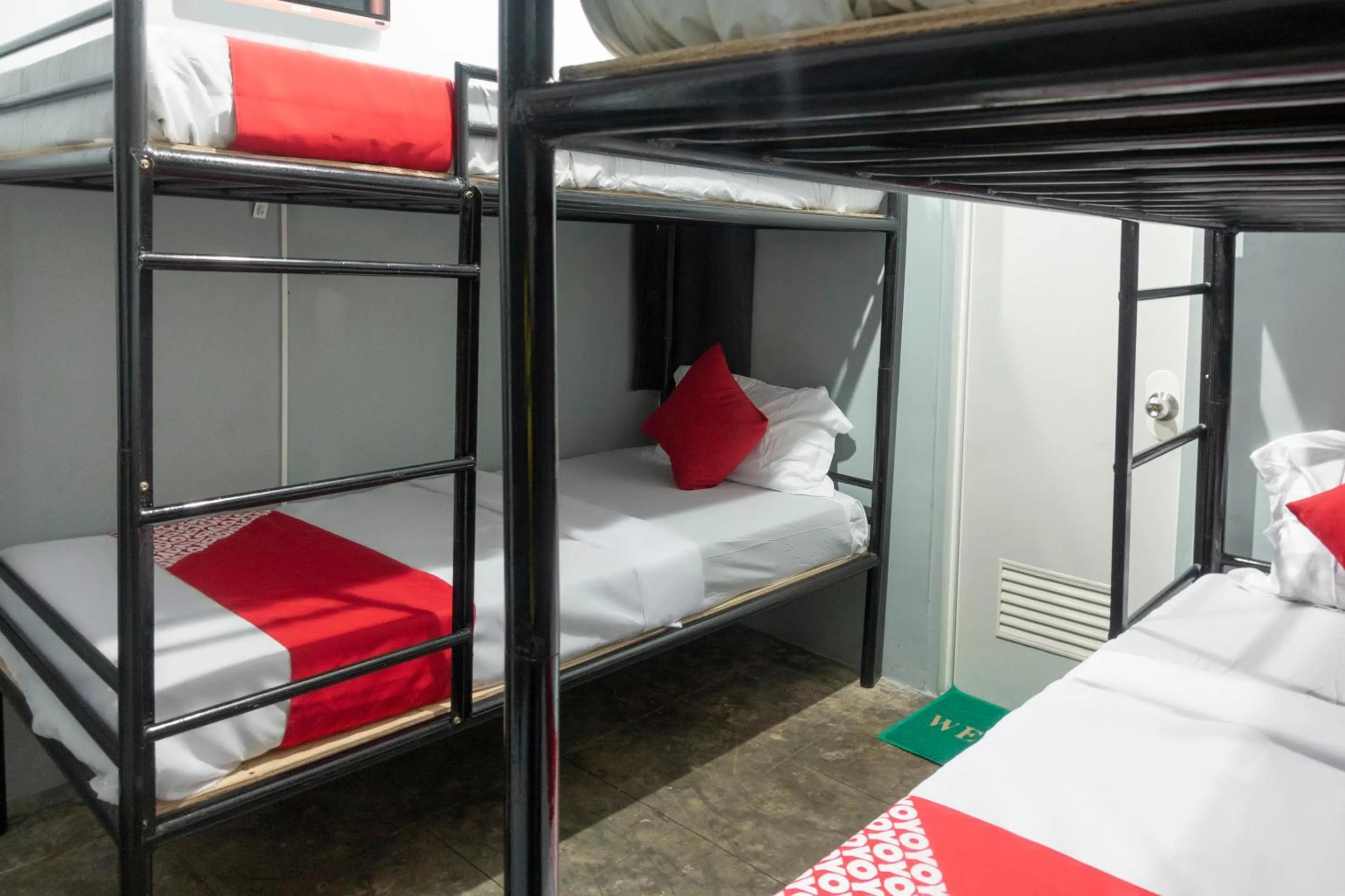 bunk bed, Bed in Abn Hostel