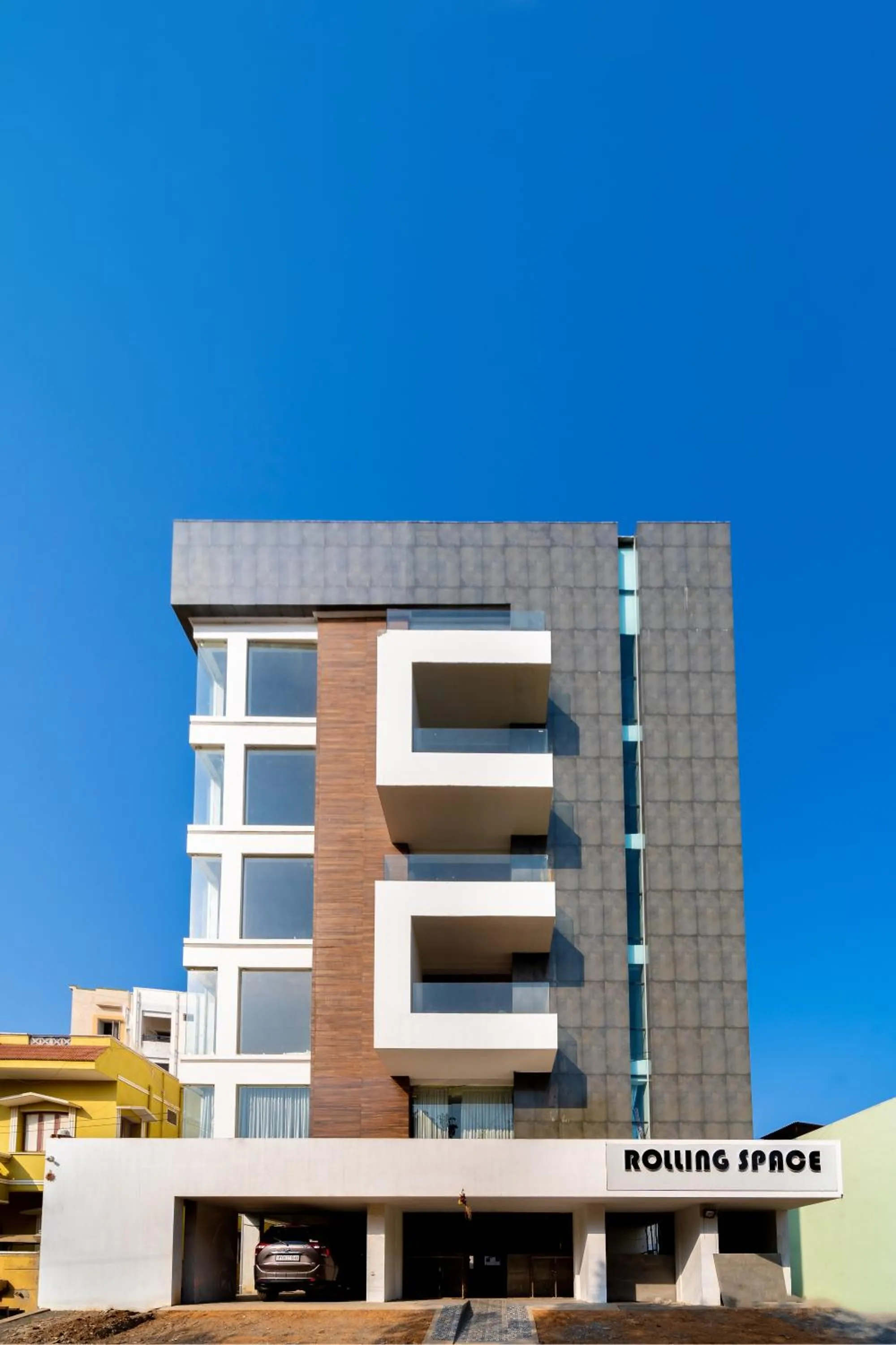 Facade/entrance in Rolling space