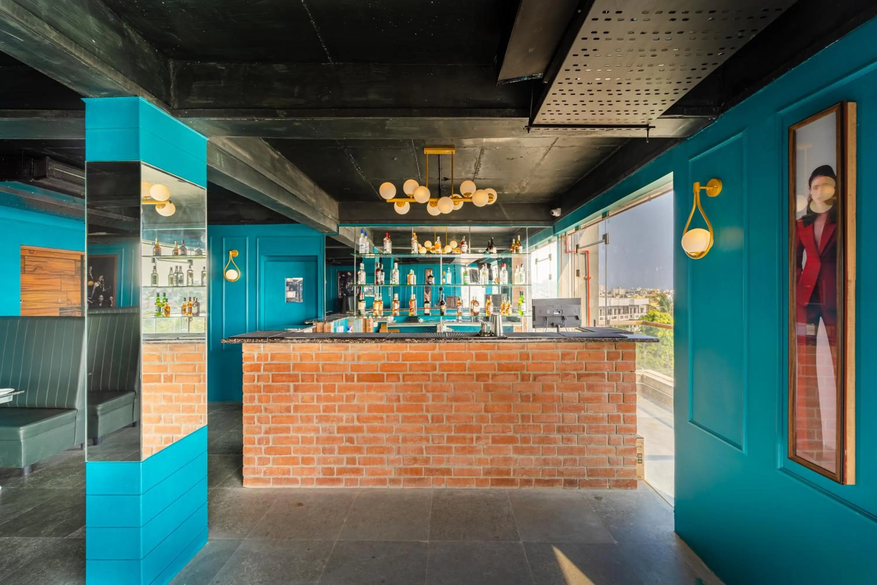 Lounge or bar in Rolling space