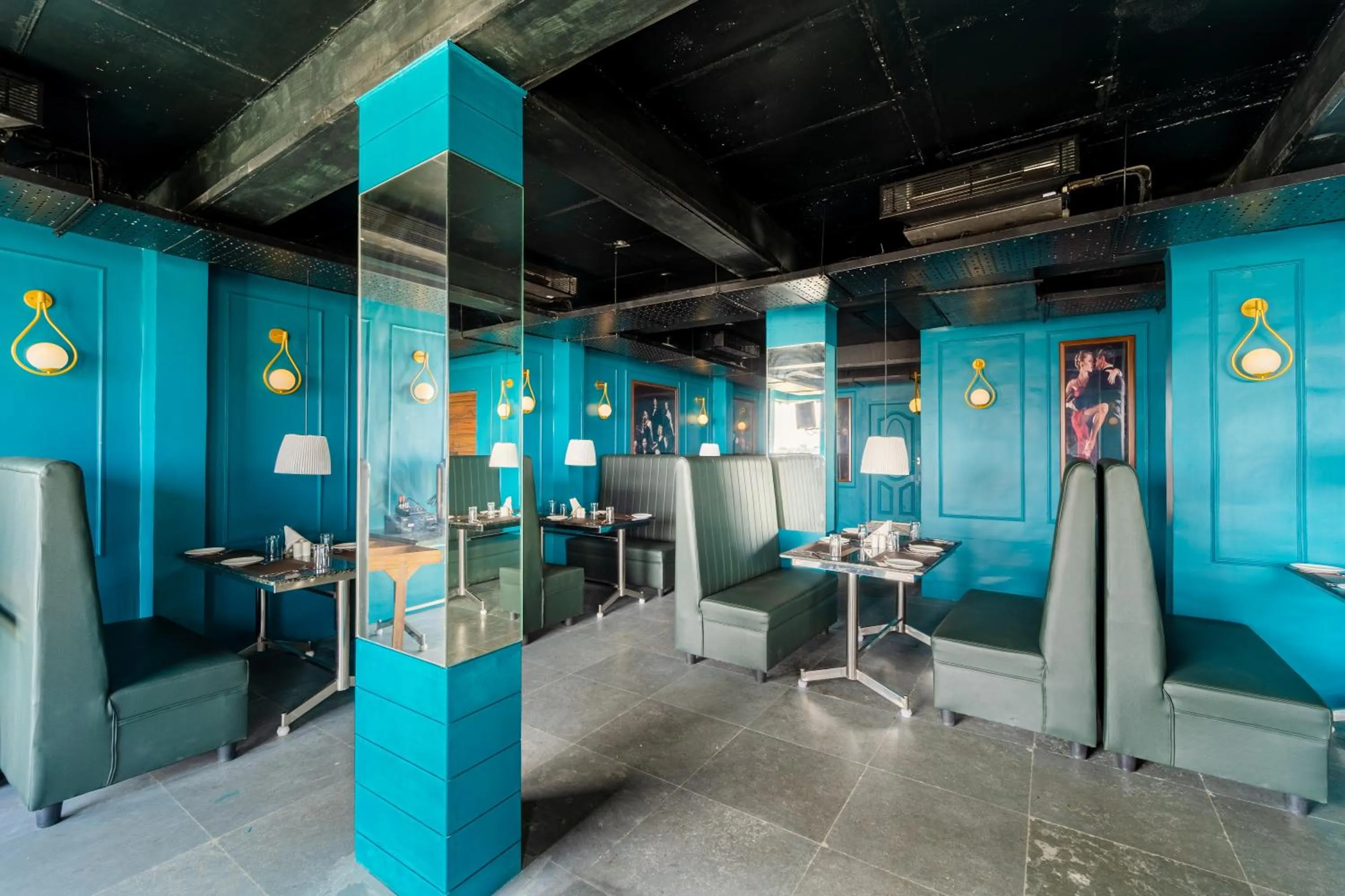 Restaurant/places to eat in Rolling space