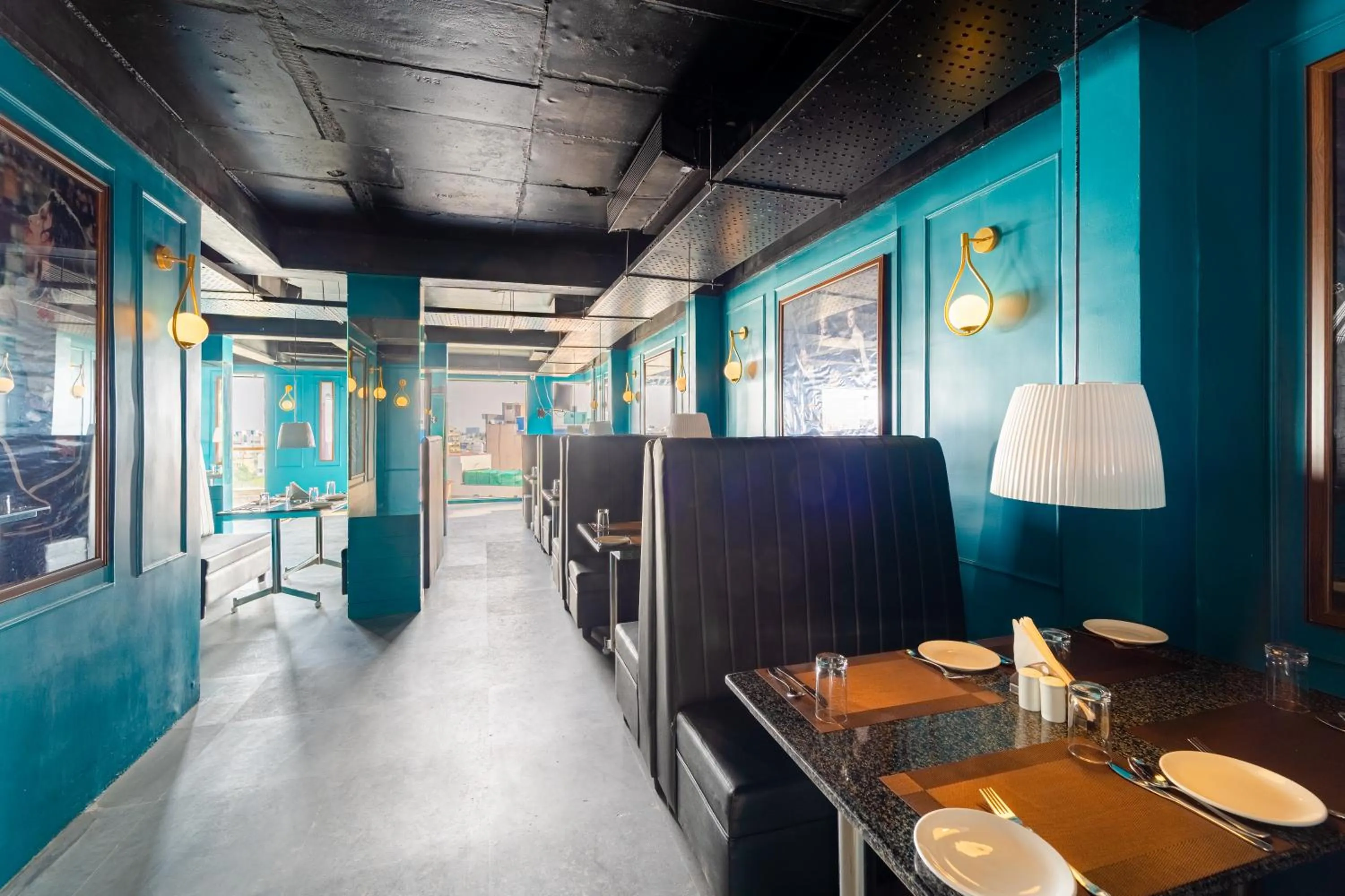 Lounge or bar in Rolling space