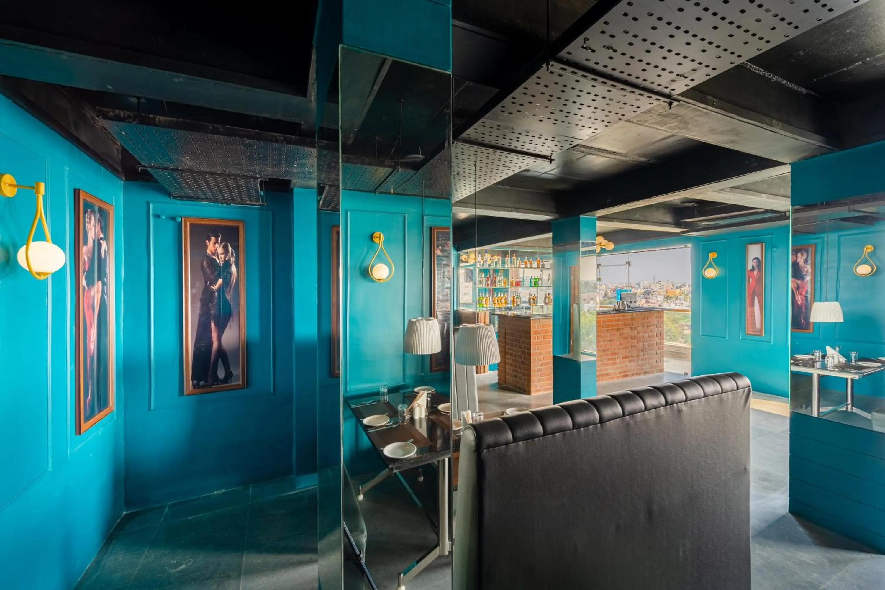 Lounge or bar in Rolling space