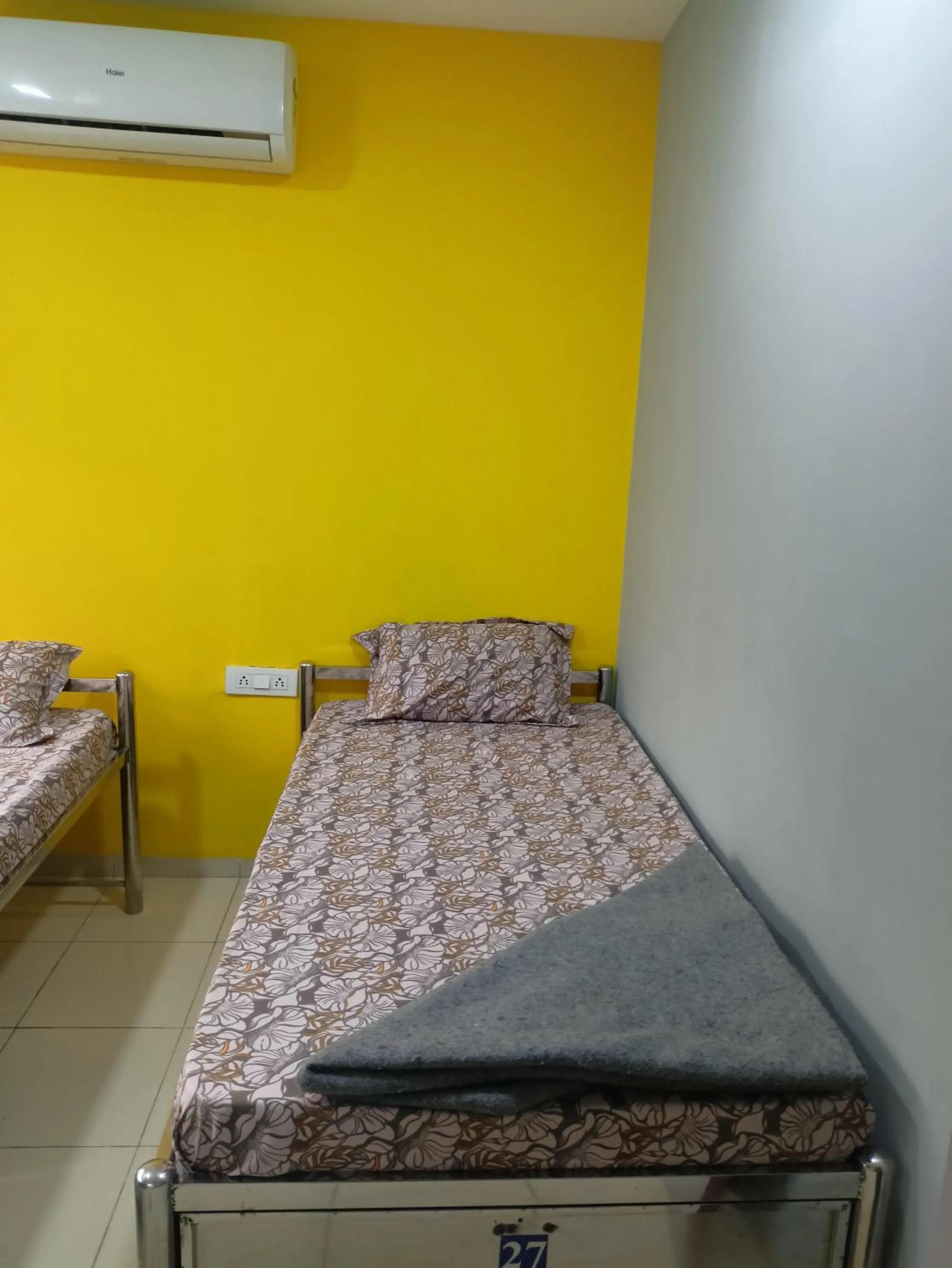 Bed in Shiv Sai Dormitory